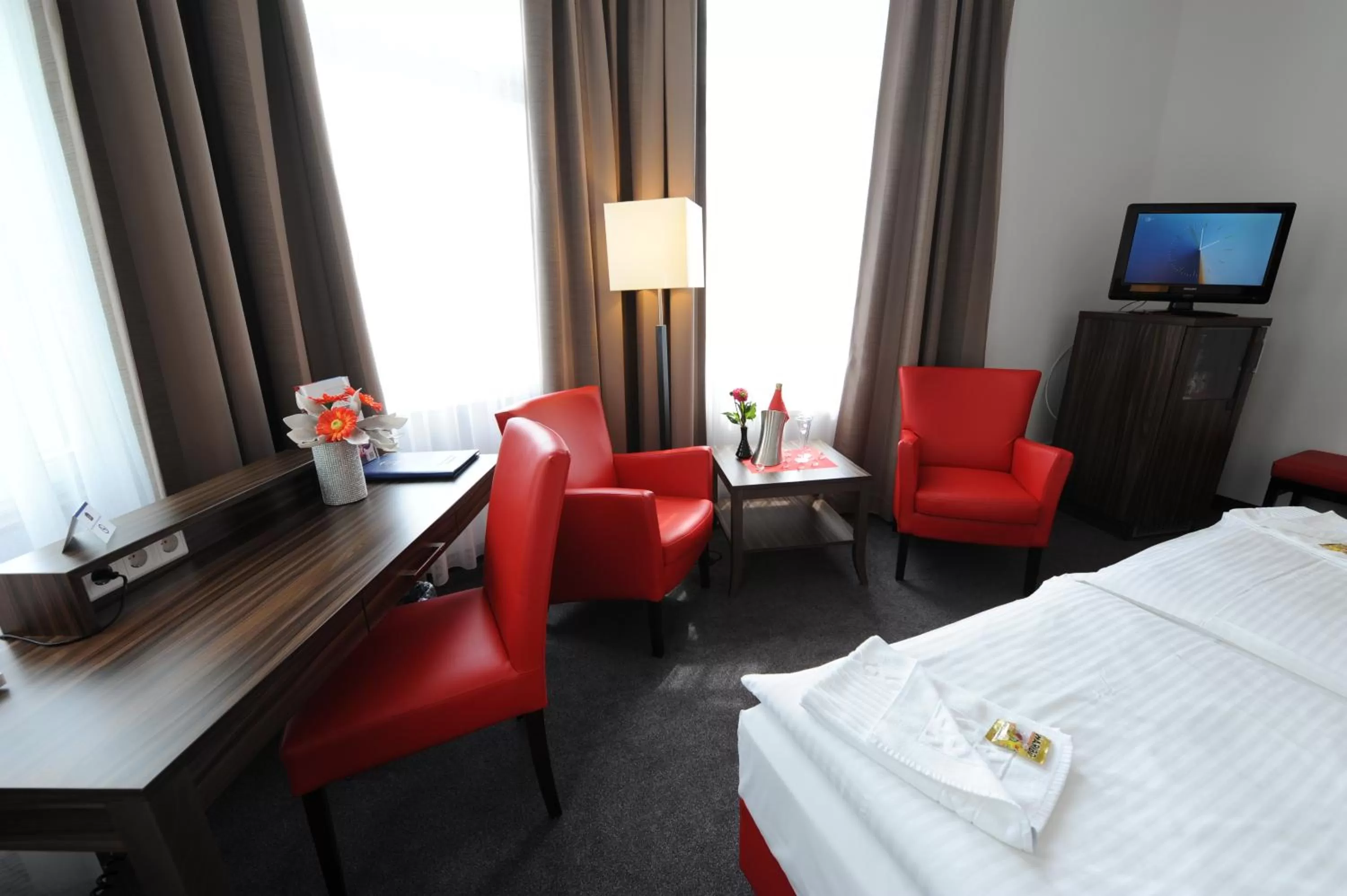 Photo of the whole room, Bed in Best Western Hotel Kaiserhof