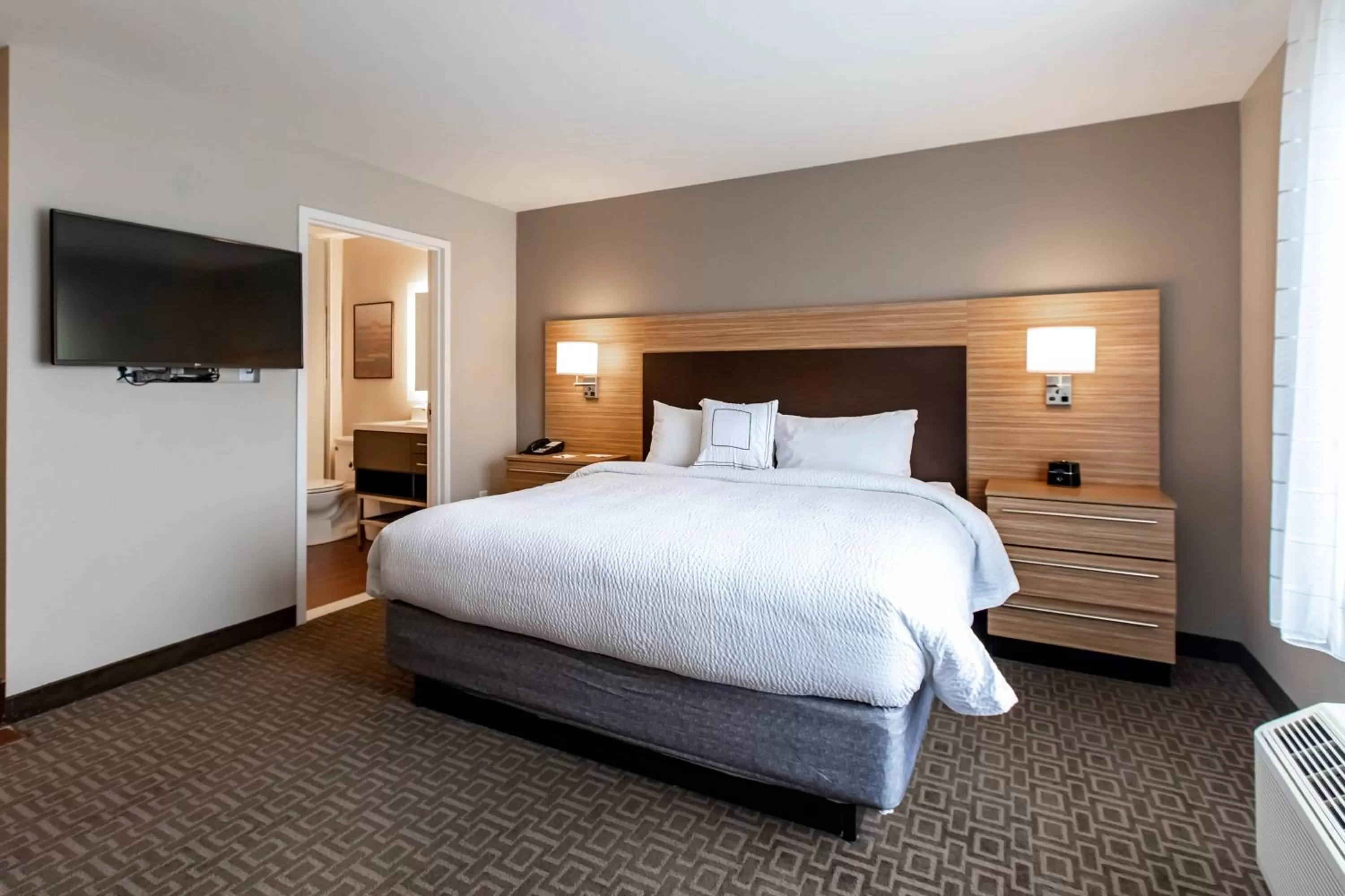 One-Bedroom Queen Suite with Sofa Bed and Adapted Tub - Mobility and Hearing Accessible in TownePlace Suites by Marriott Louisville Airport