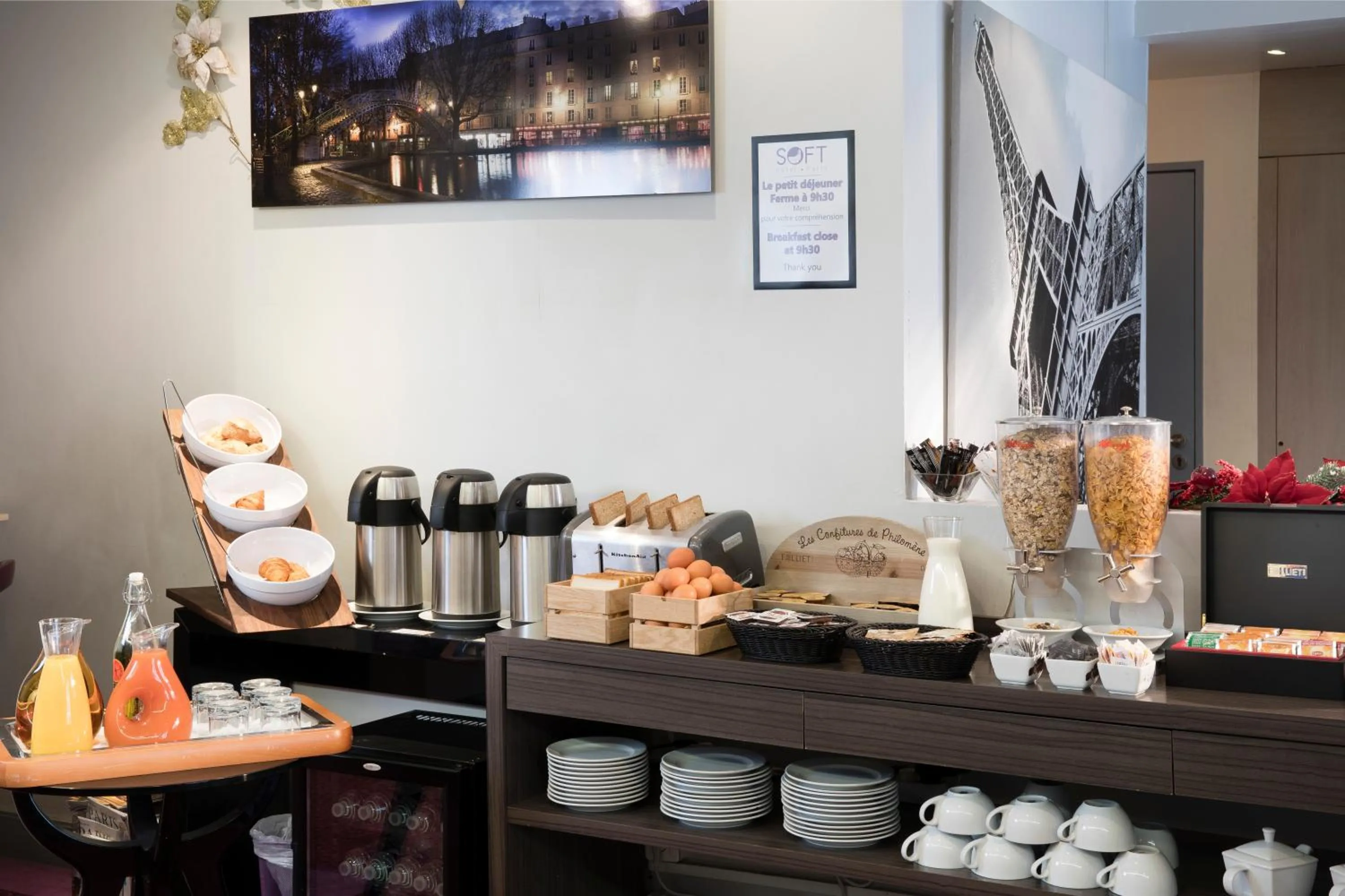 Buffet breakfast in Hôtel Soft