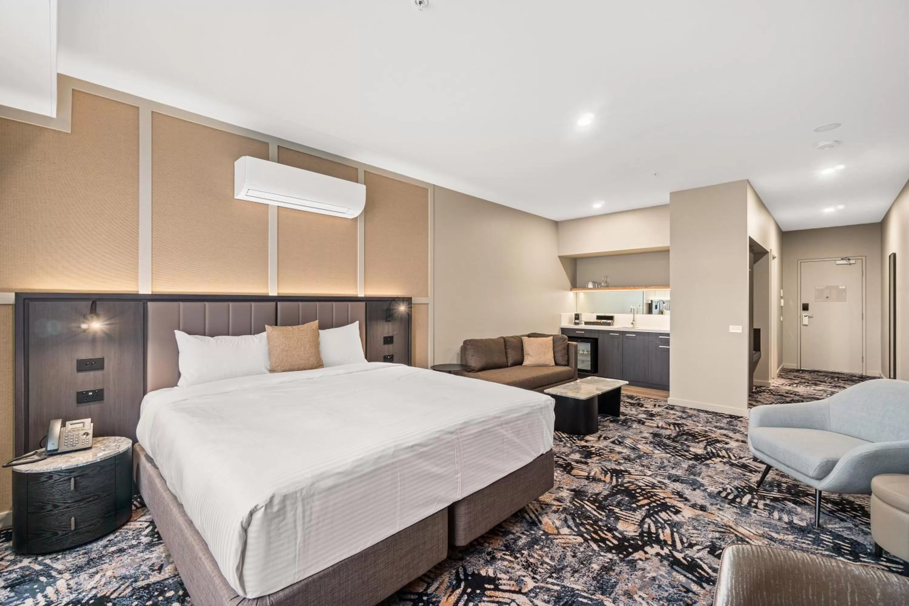 Bedroom, Bed in Mercure Pakenham