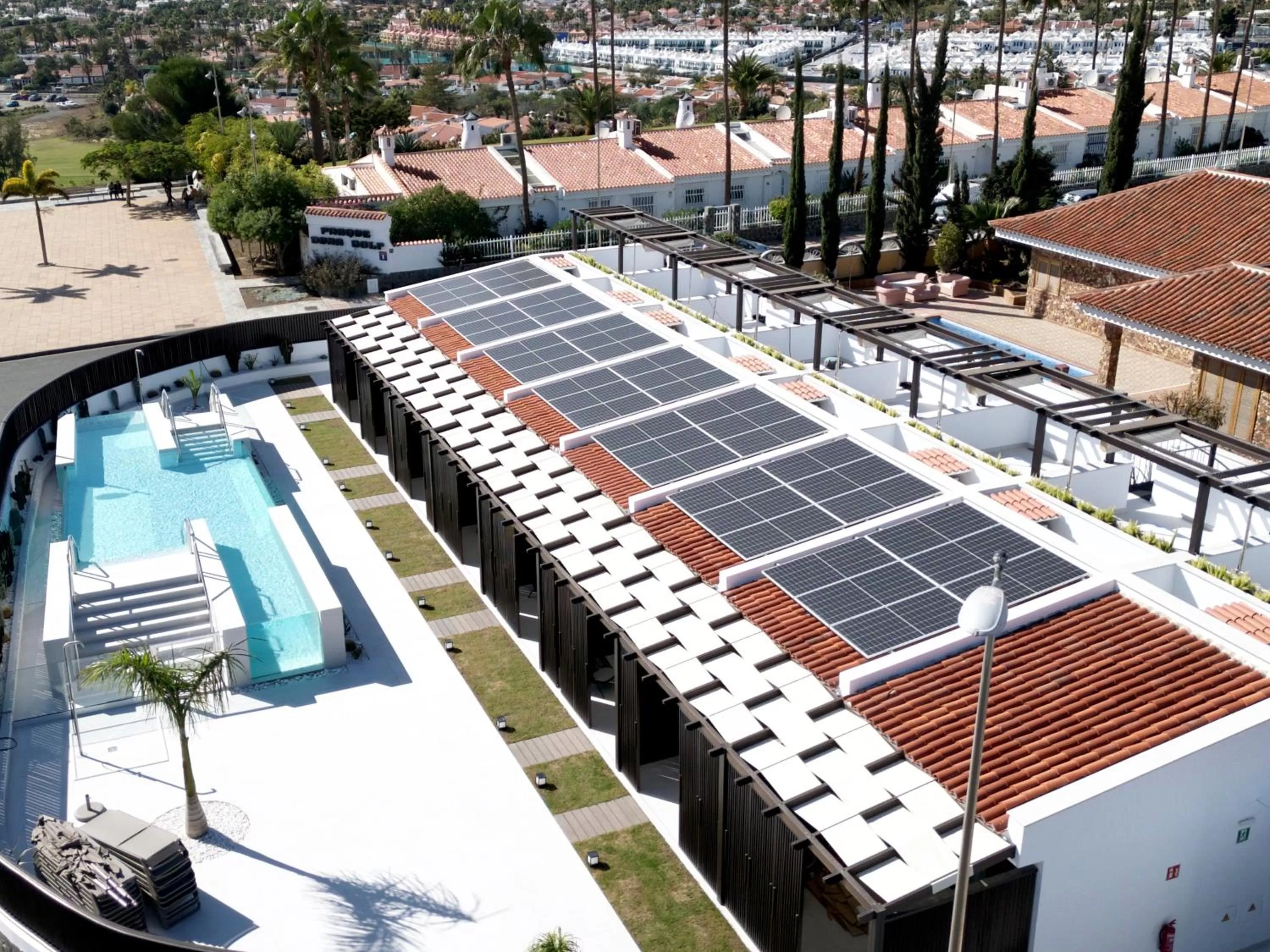 Property building, Bird's-eye View in Fahana - Gay Men Only