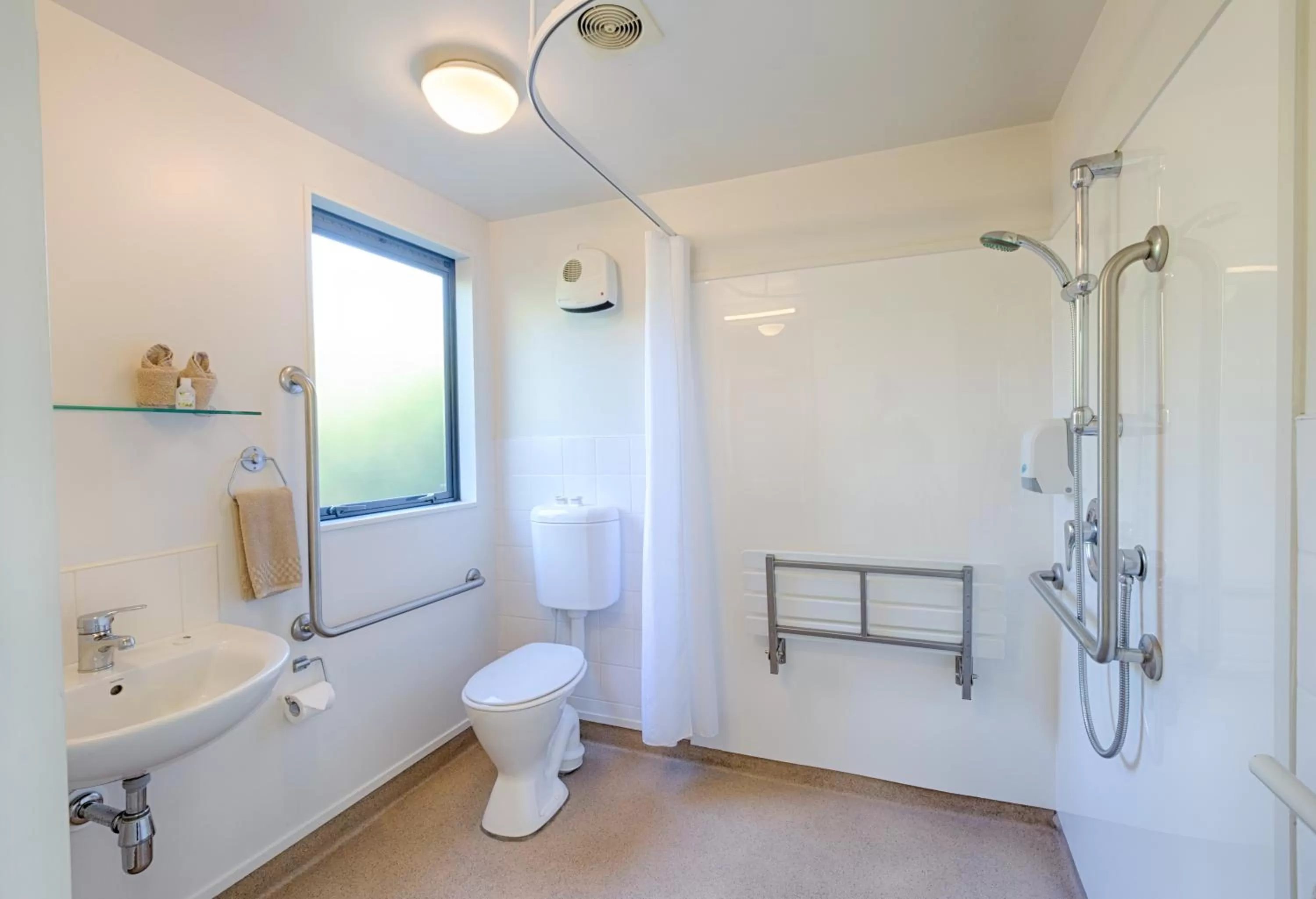 Shower in Bella Vista Taupo