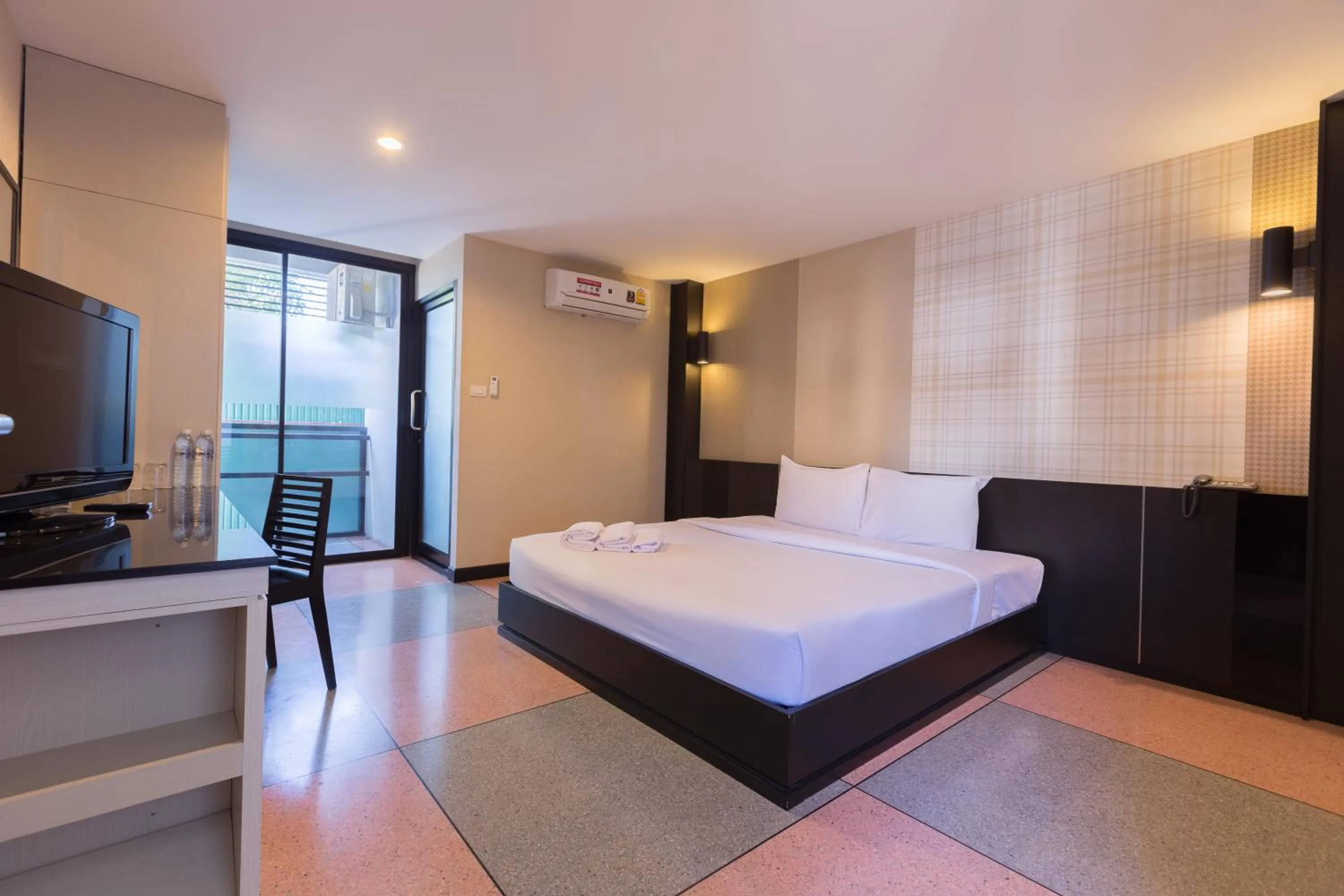 Bedroom, Bed in Pen Ta Hug Hotel