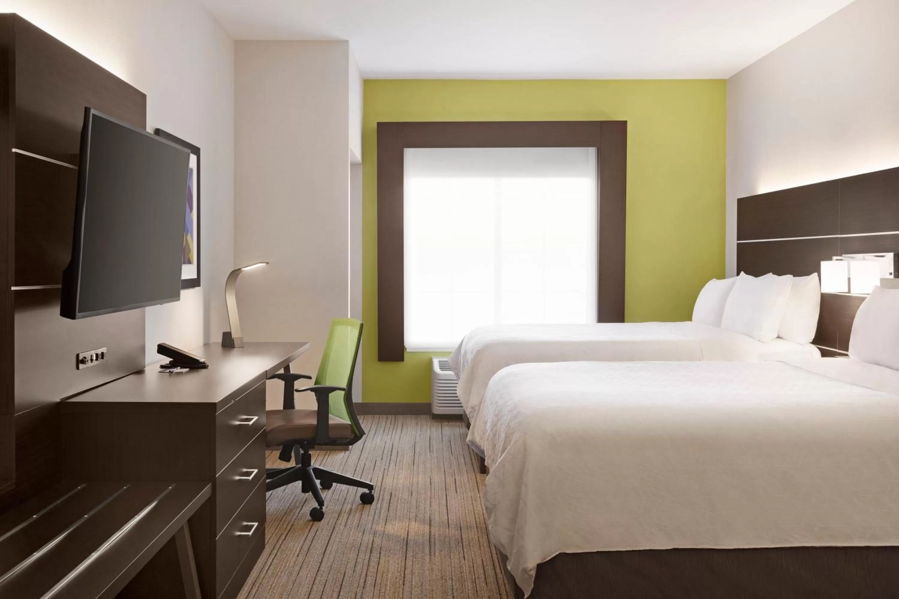 Photo of the whole room, Bed in Holiday Inn Express Hotel & Suites Durant by IHG
