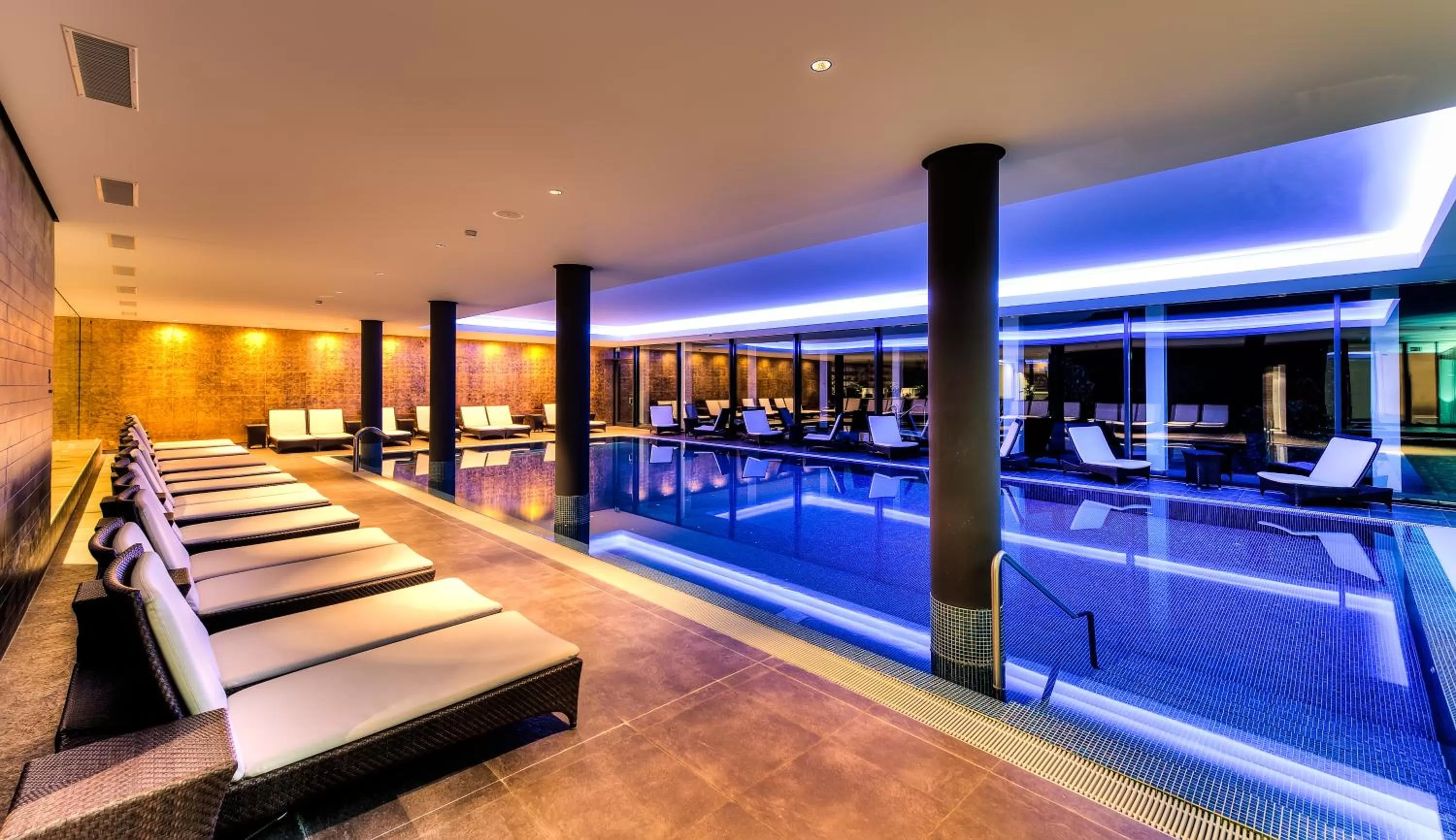 Swimming pool in Wellnesshotel Golfpanorama