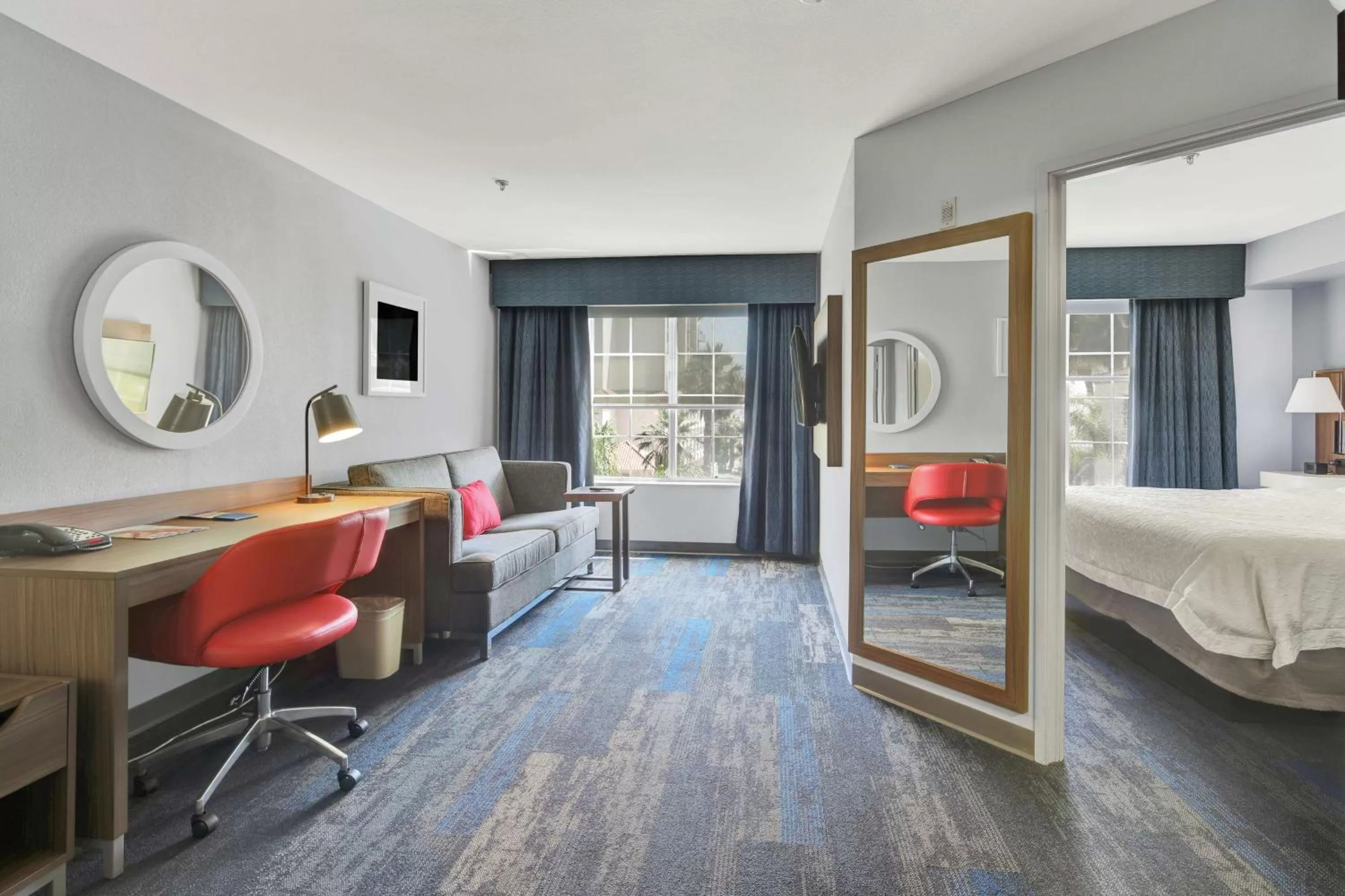 Bedroom, Bed in Express Inn