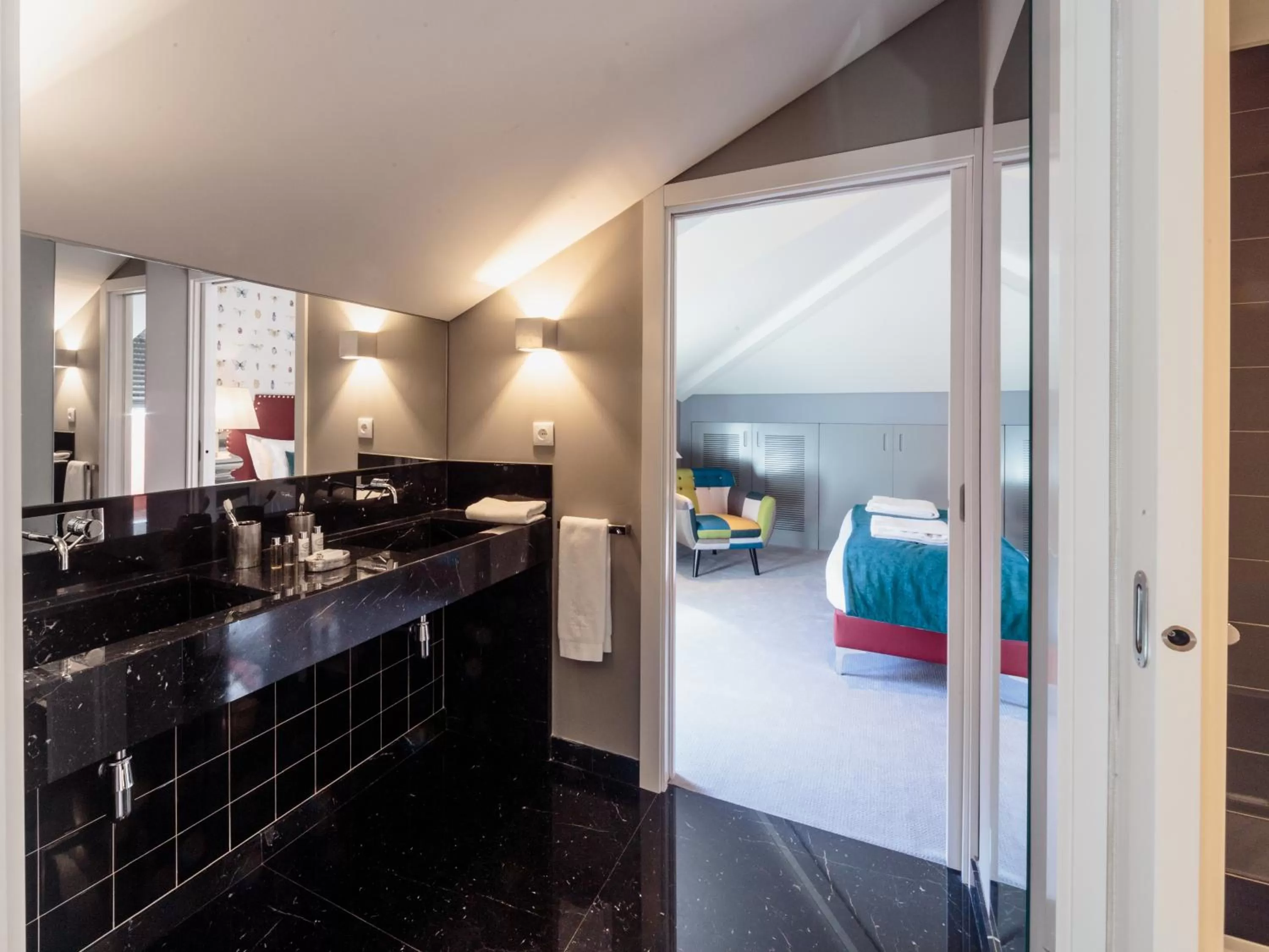 Photo of the whole room in Dear Lisbon - Gallery House