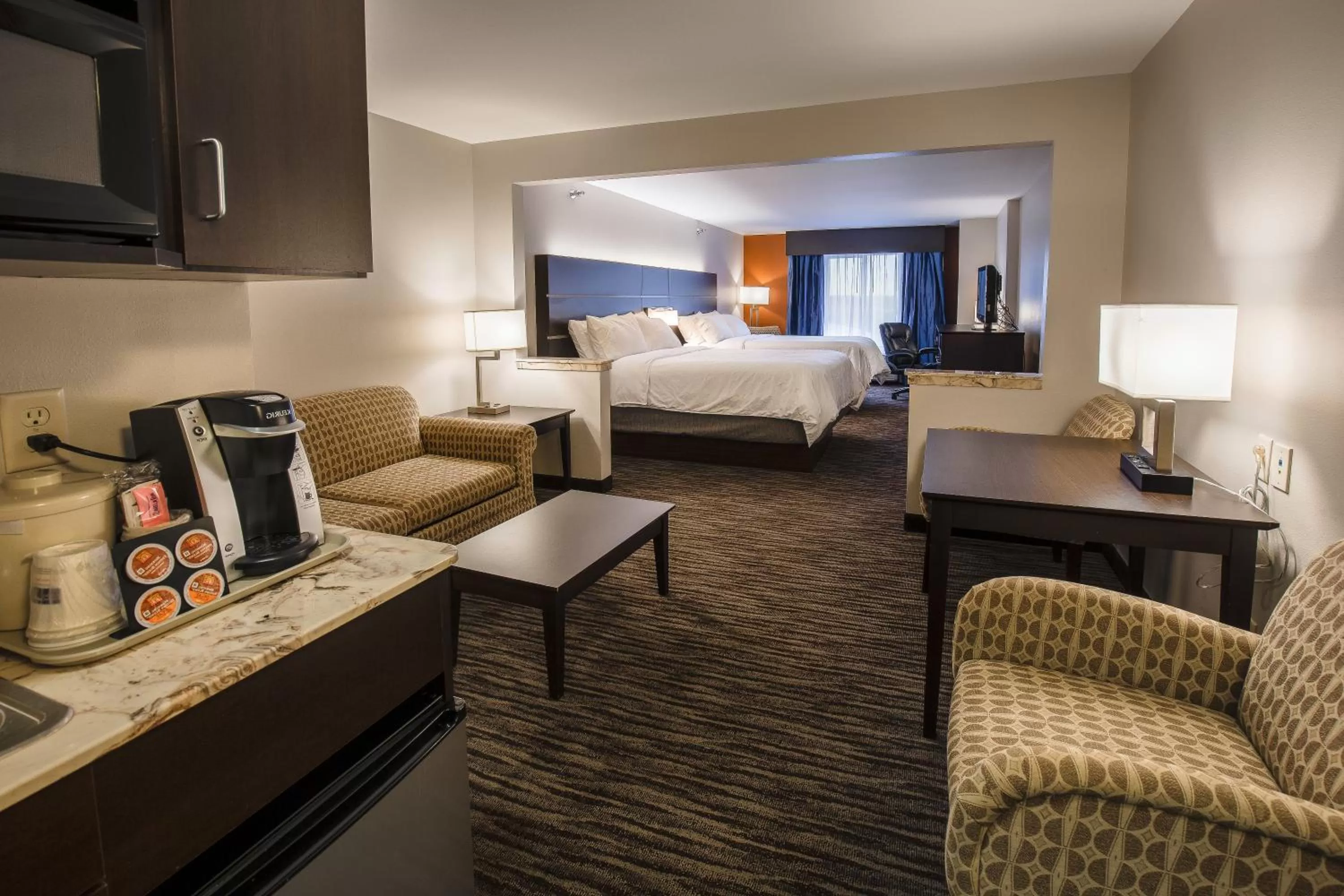 Photo of the whole room, Bed in Holiday Inn Express Hotel & Suites Sioux Falls-Brandon by IHG