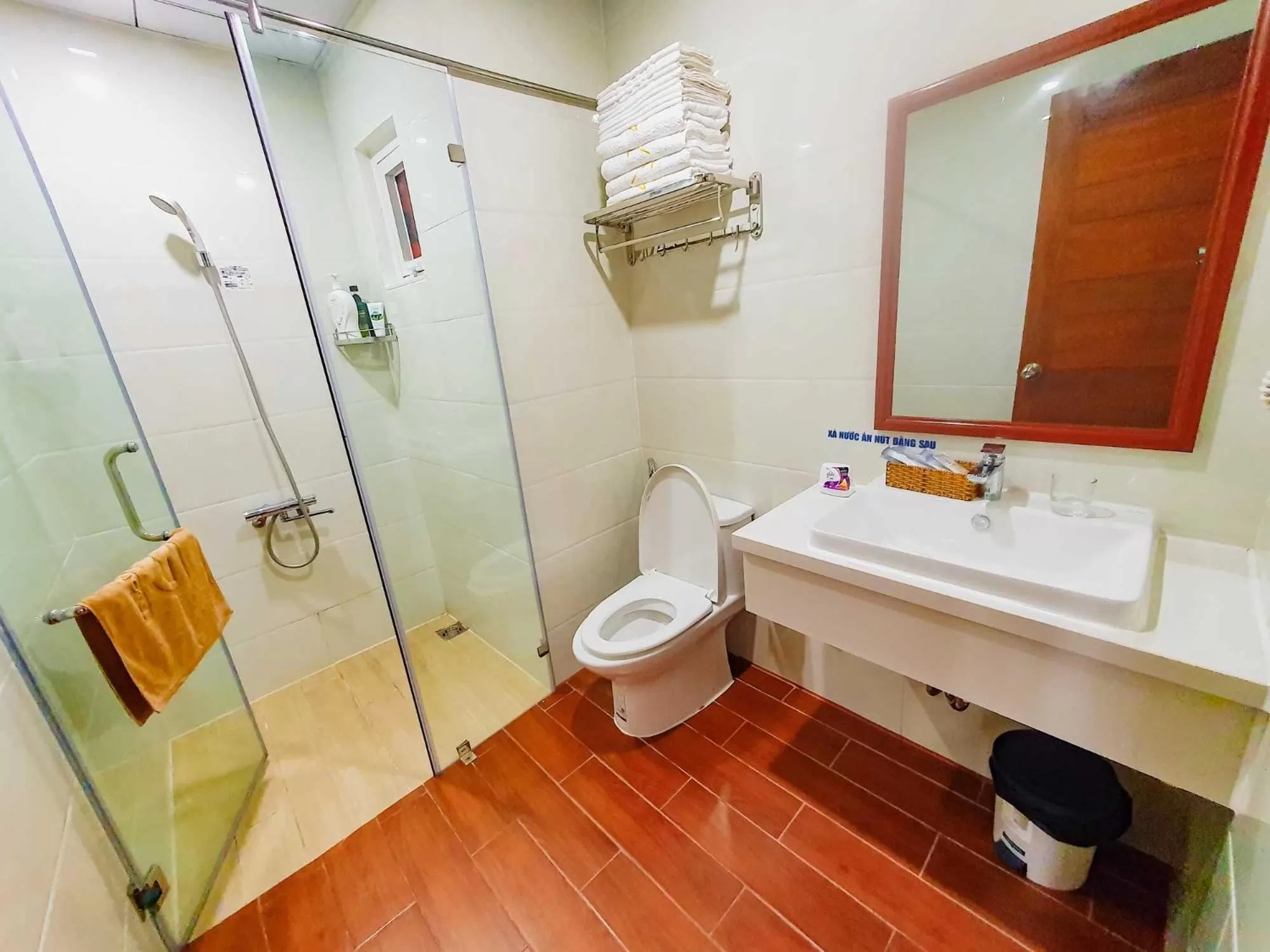 Shower, Bathroom in LEHA Saigon Hotel Airport