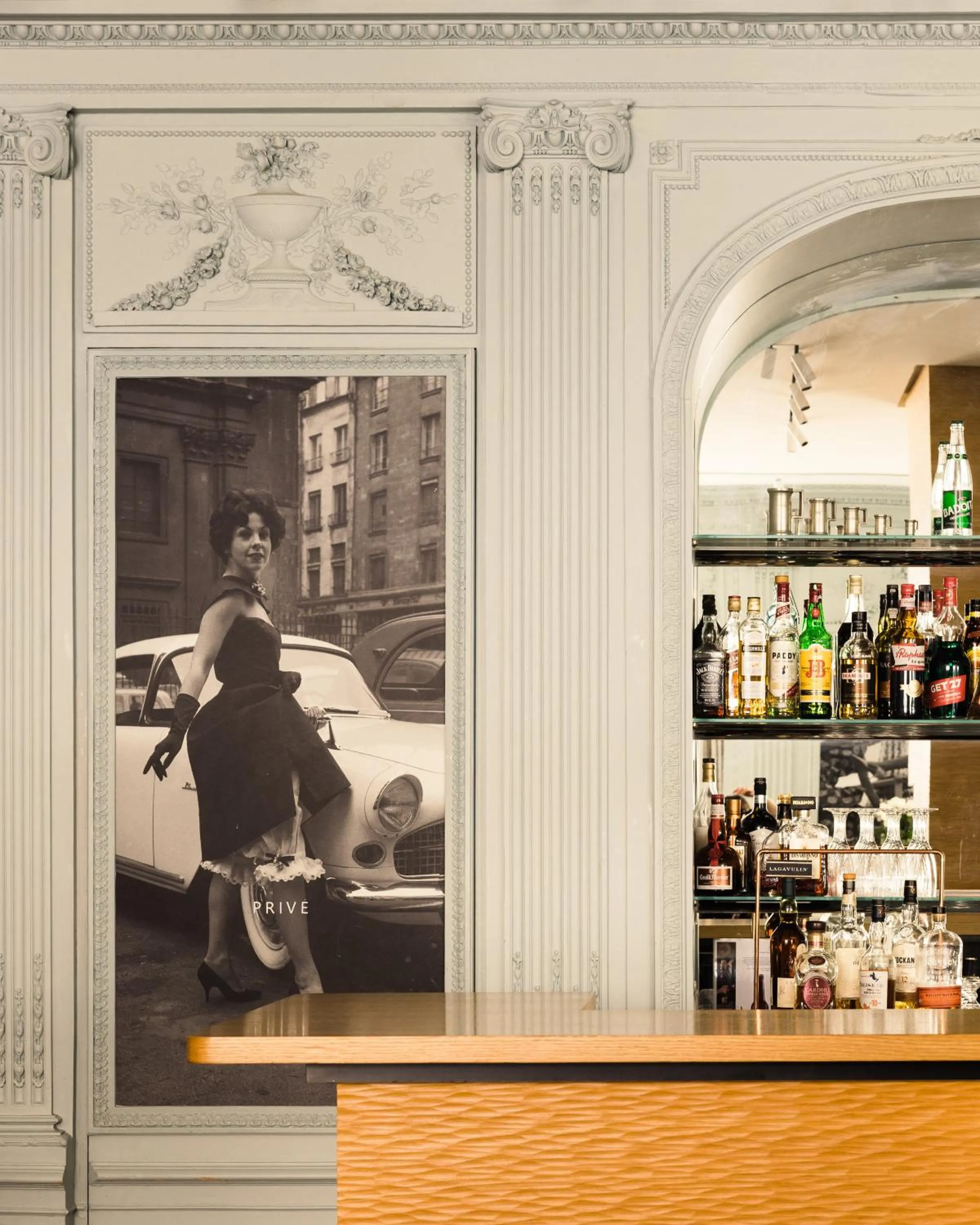 Restaurant/places to eat in Hotel Royal Saint Honore Paris Louvre