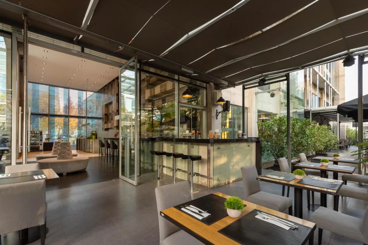 Restaurant/places to eat in Best Western Premier Marina Las Condes