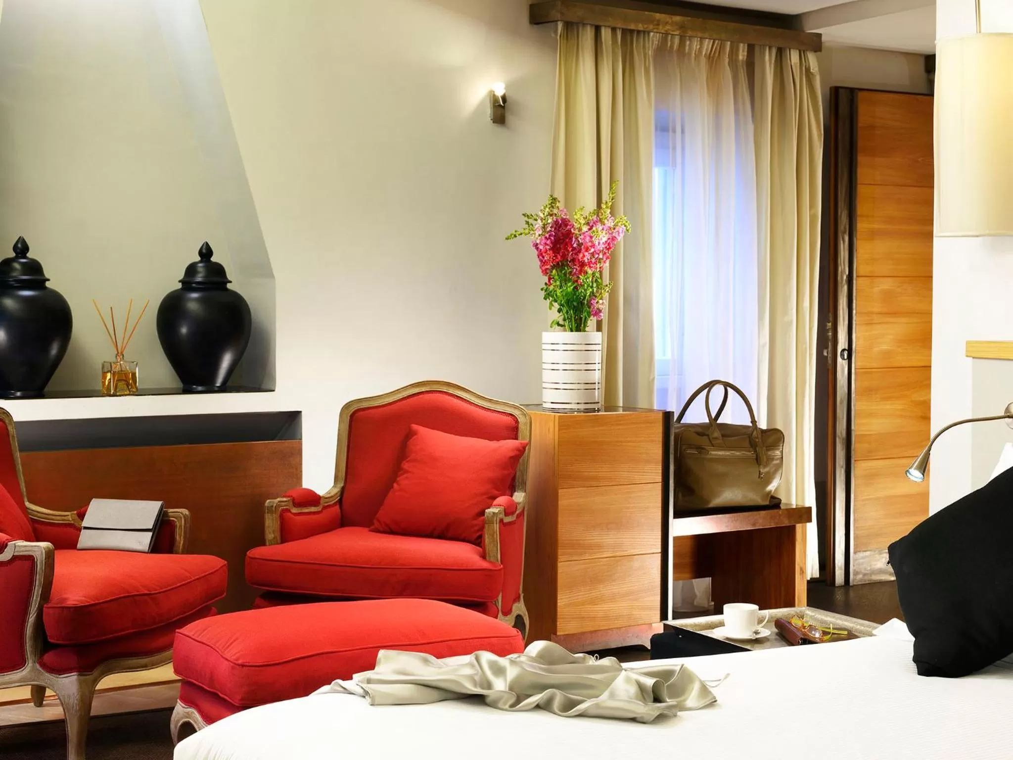 Seating area, Bed in Mario De' Fiori 37