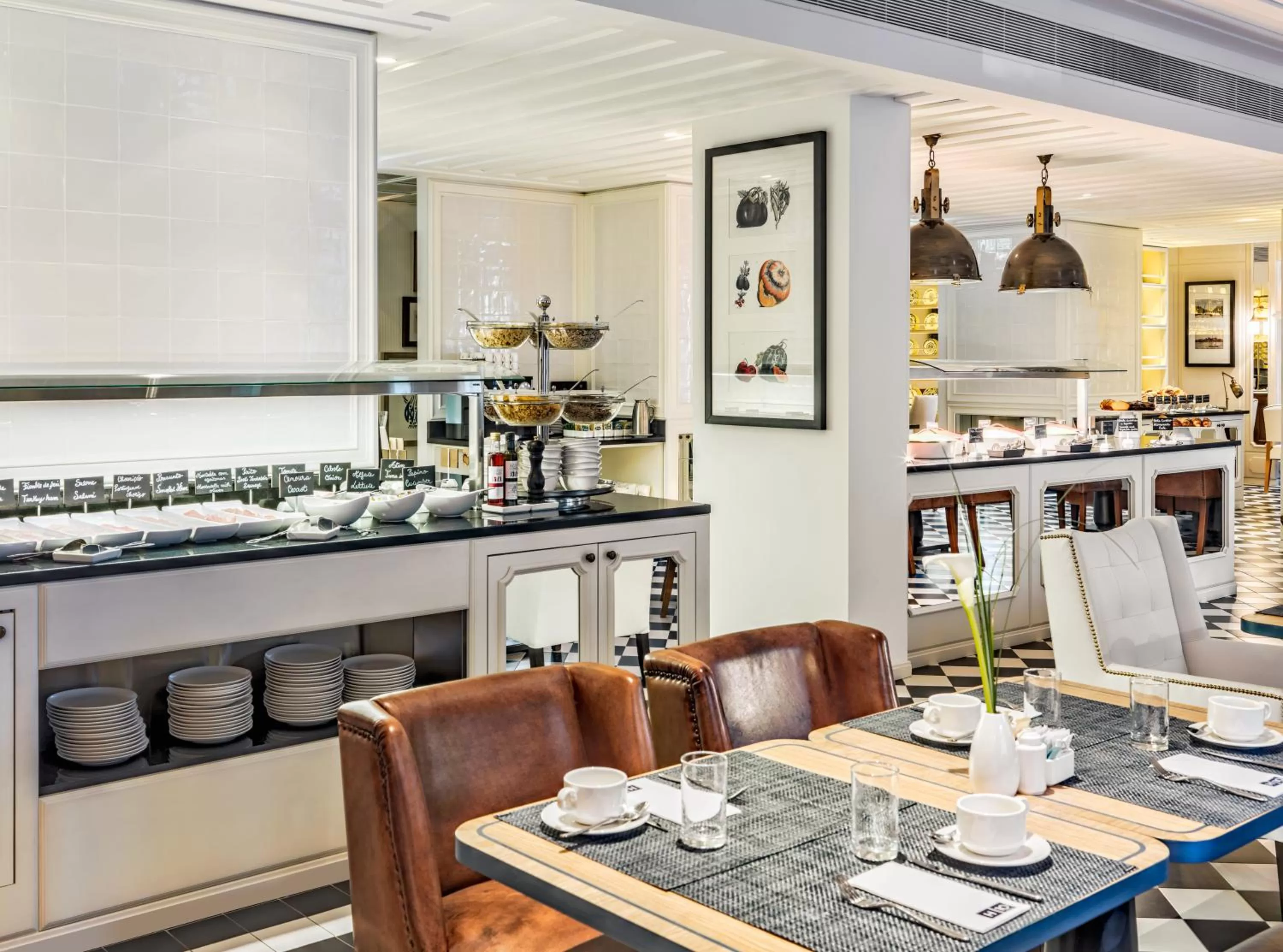 Dining area in H10 Duque de Loule