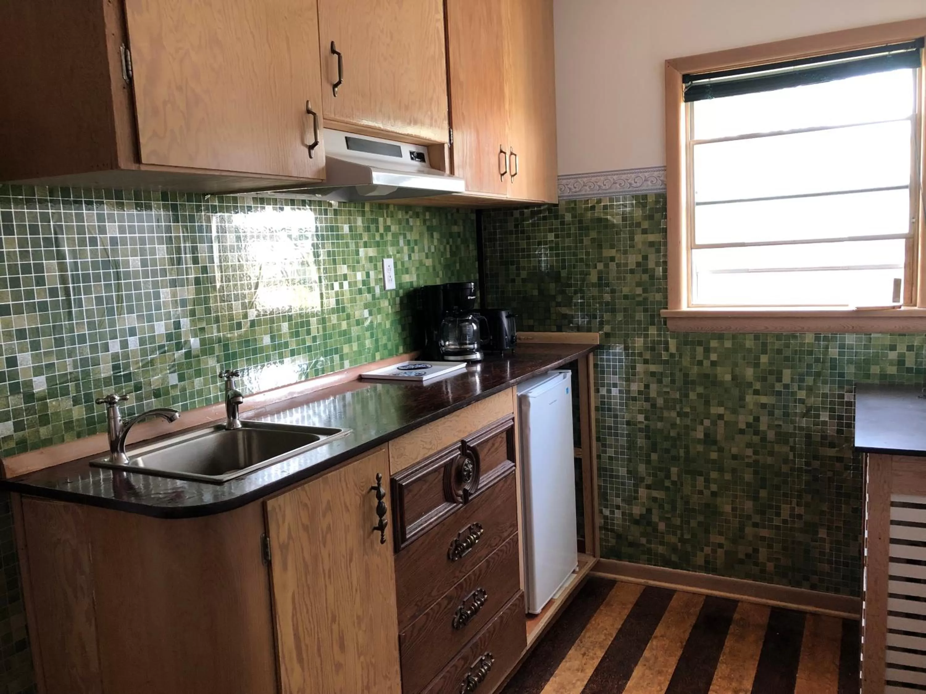 Kitchen or kitchenette, Kitchen/Kitchenette in Heritage Place Hotel