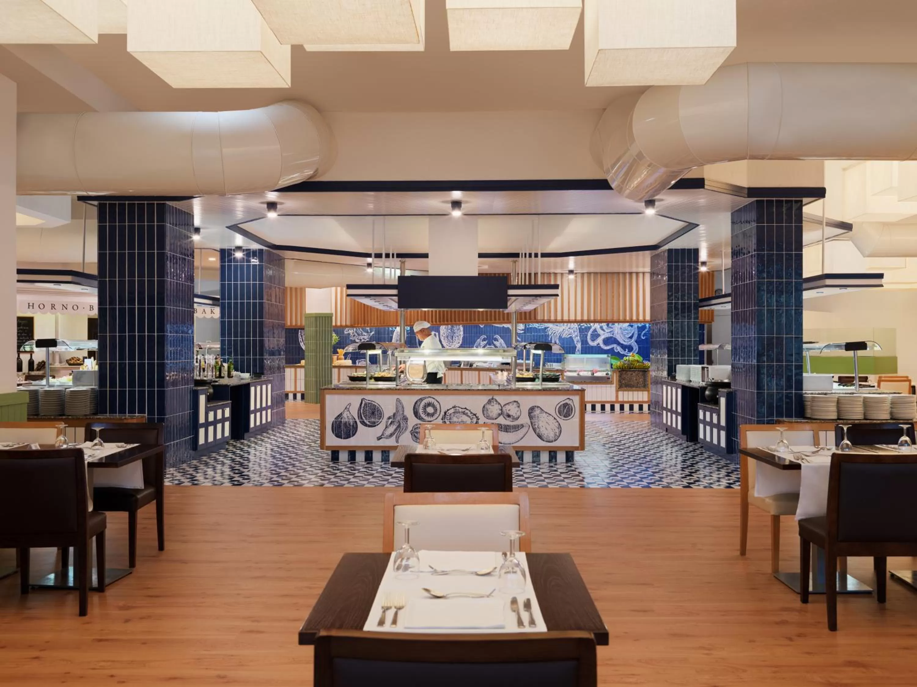 Restaurant/places to eat in H10 Las Palmeras