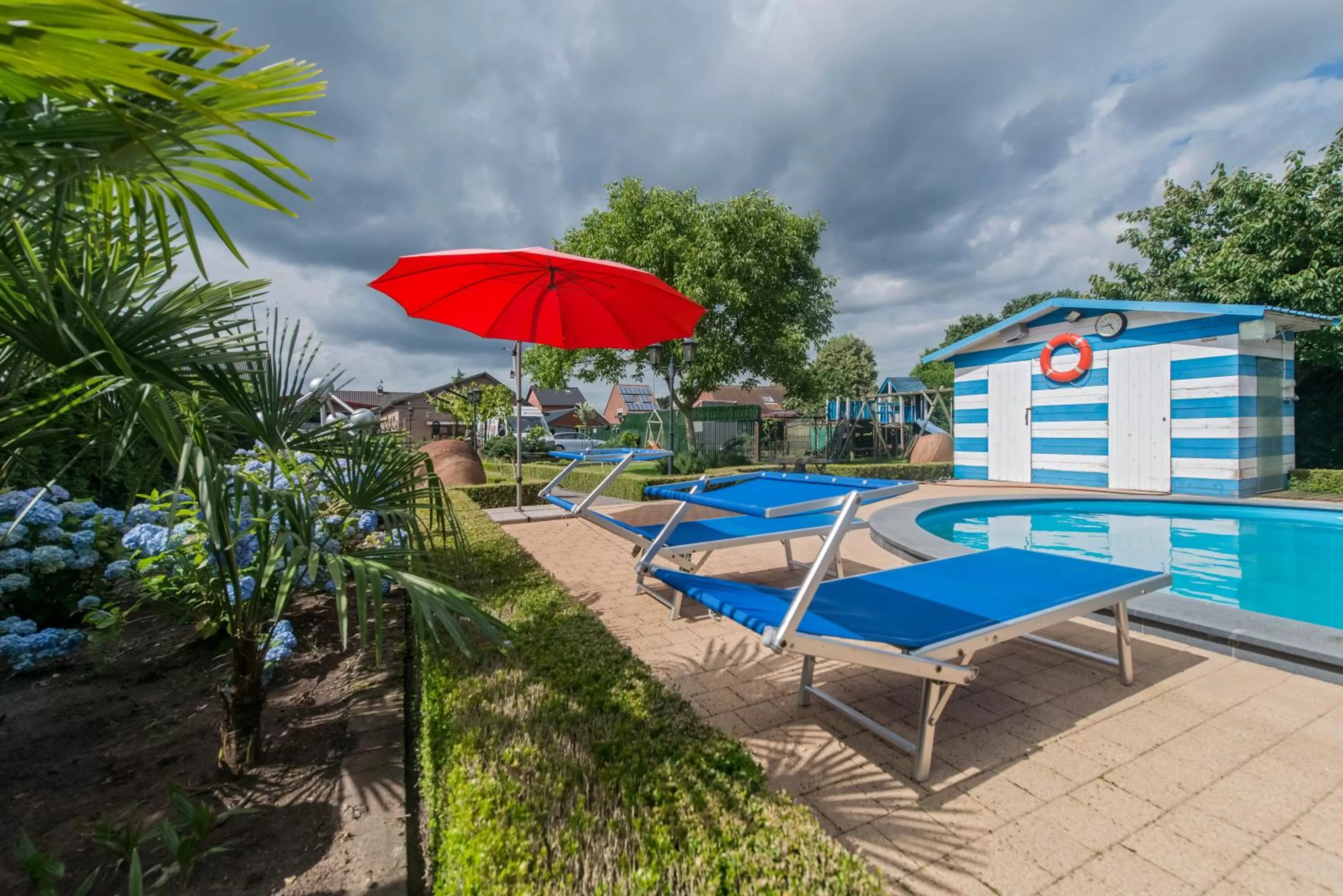 Swimming pool in B&B Casa Roman & Vakantiewoning voor 1 pers tot max 32 personen