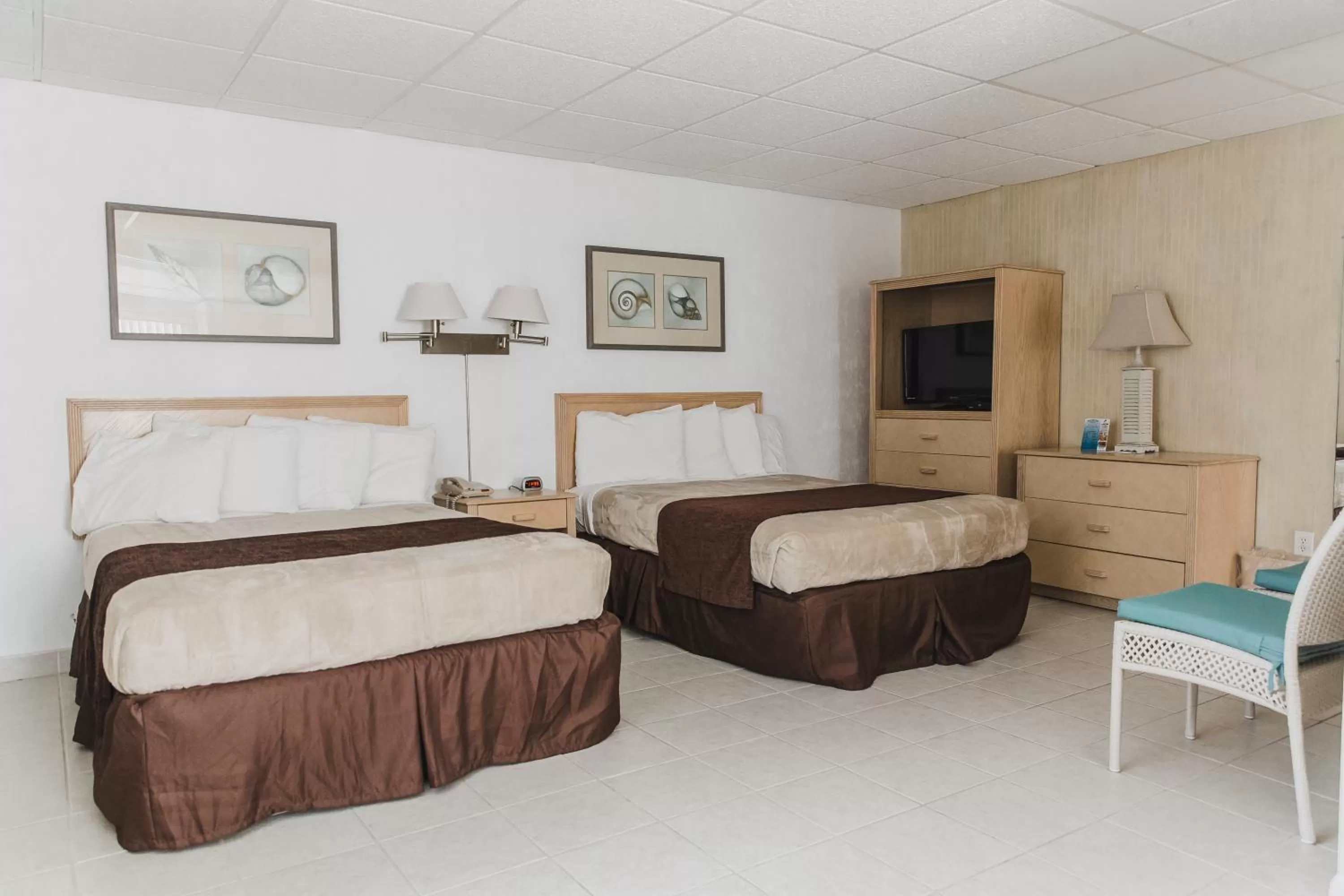 Bed in Heart of Wildwood Boardwalk Motel