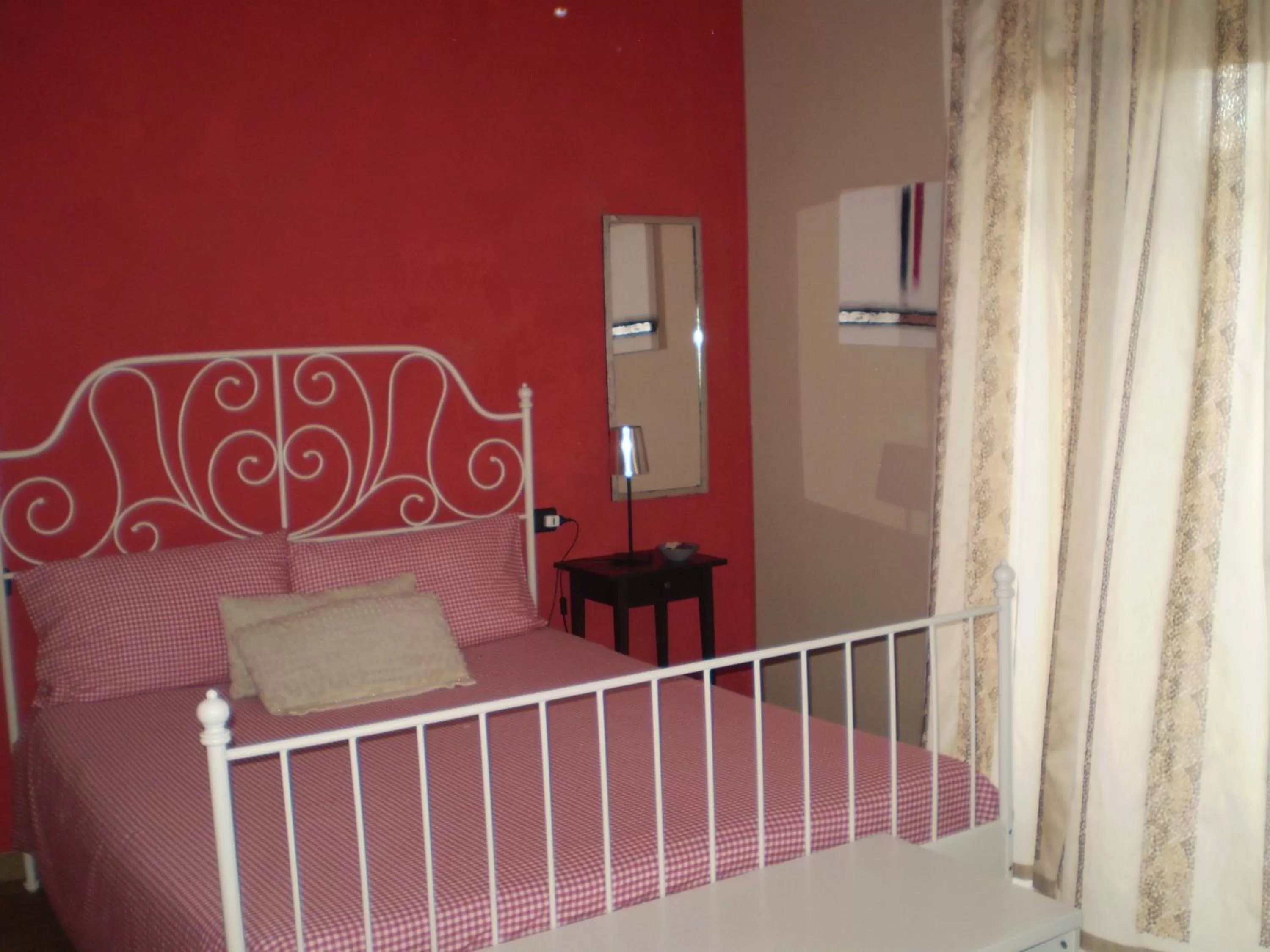 Photo of the whole room, Bed in Il Giardino Di Emilio