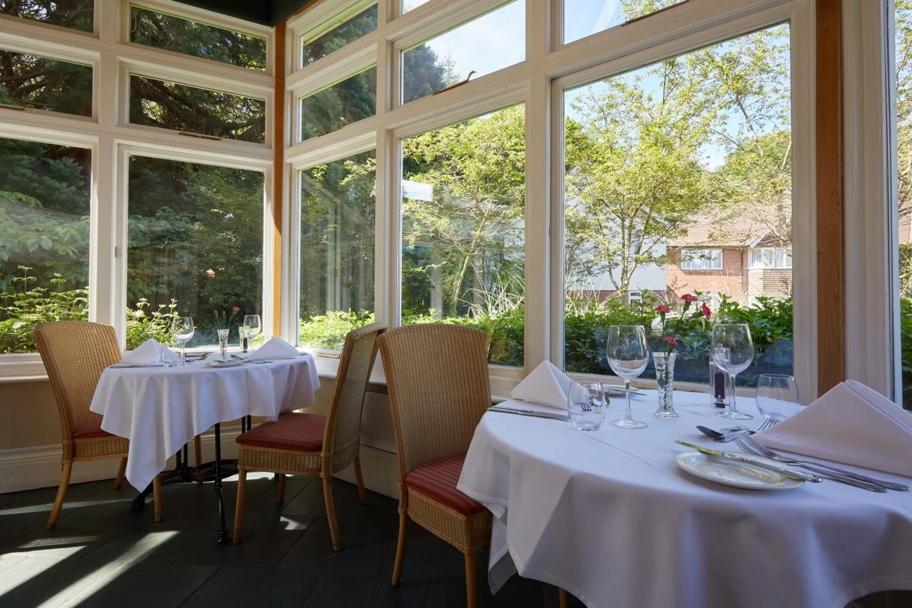 Restaurant/places to eat in Lismoyne Hotel