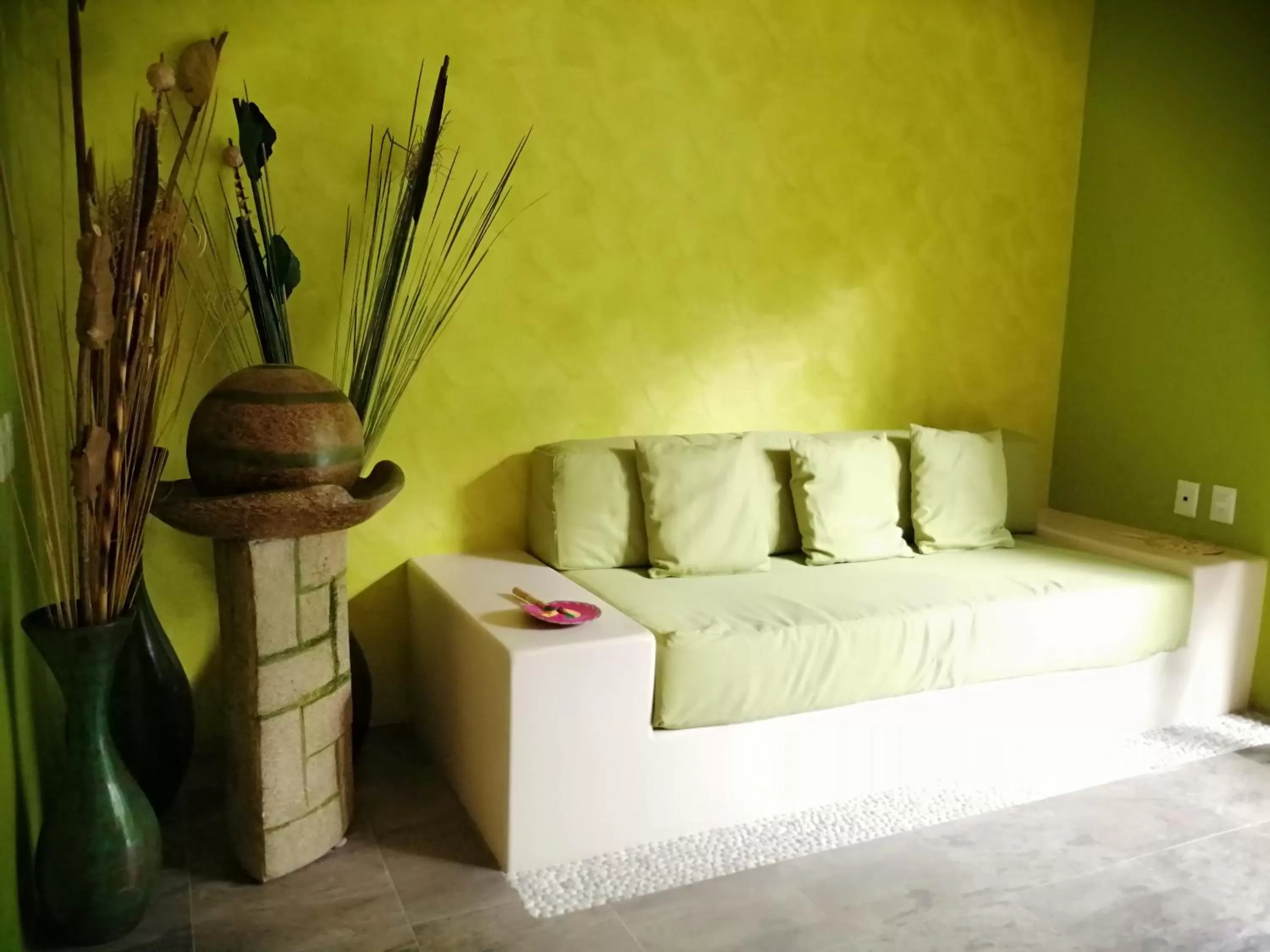 Living room in Ceiba Studios