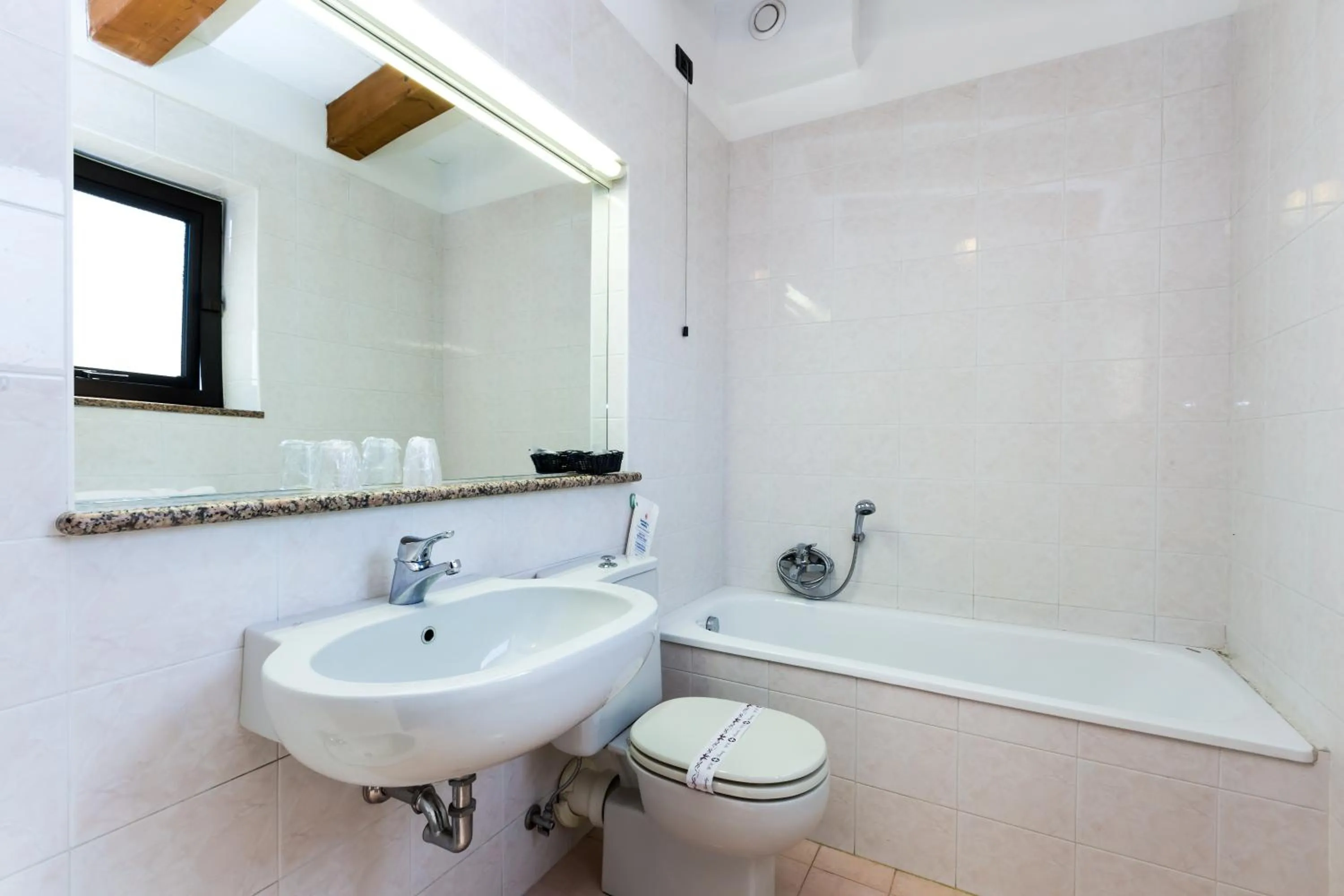 Bathroom in Hotel Adria