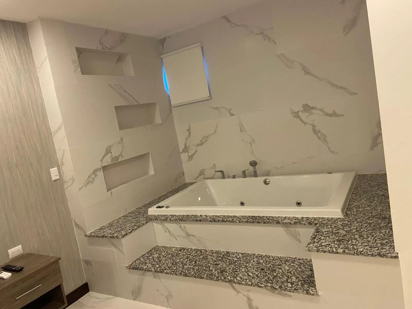 Bath in Hotel Cayuga