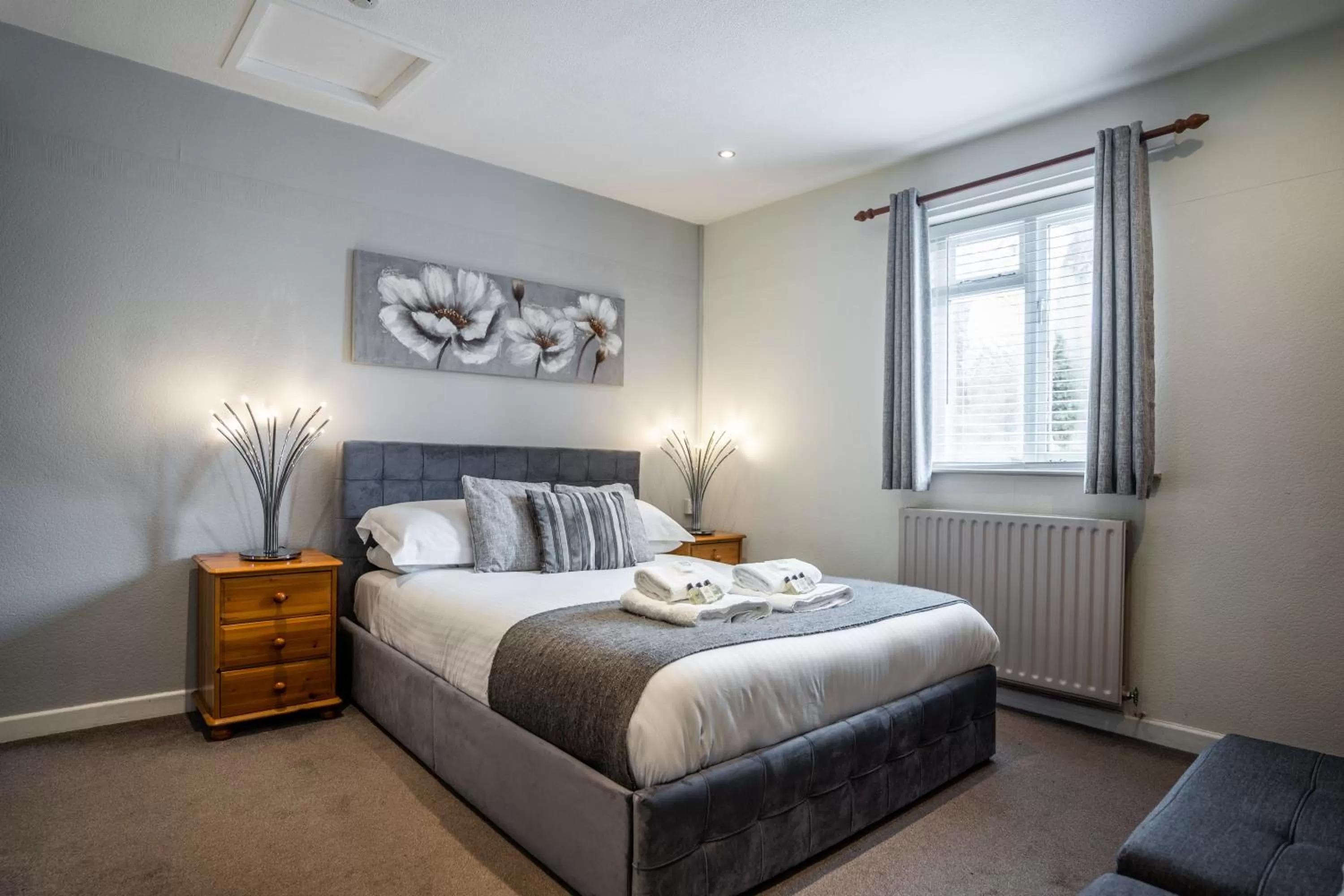 Bedroom, Bed in Black Horse Hotel