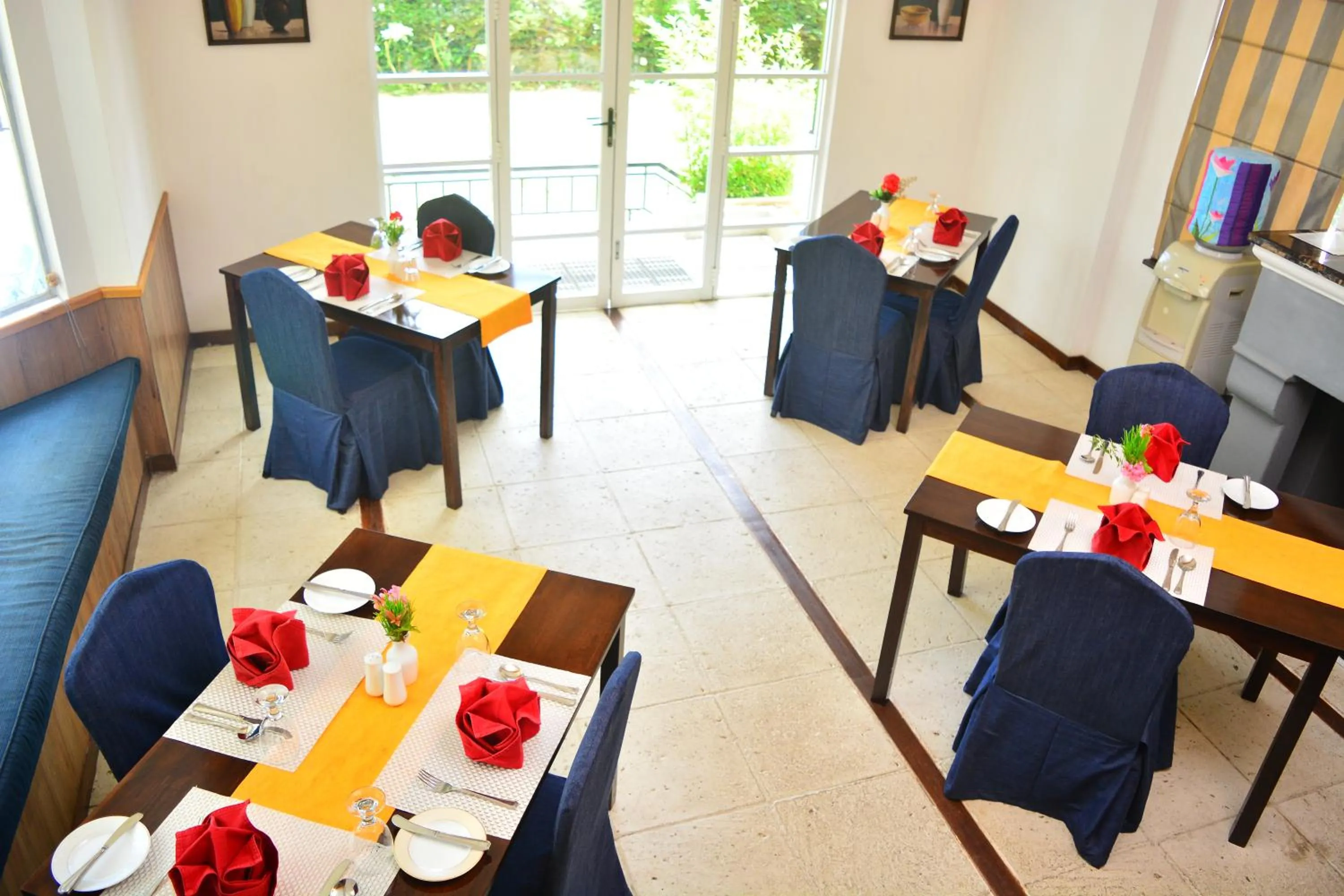 Restaurant/places to eat in Unique Cottages