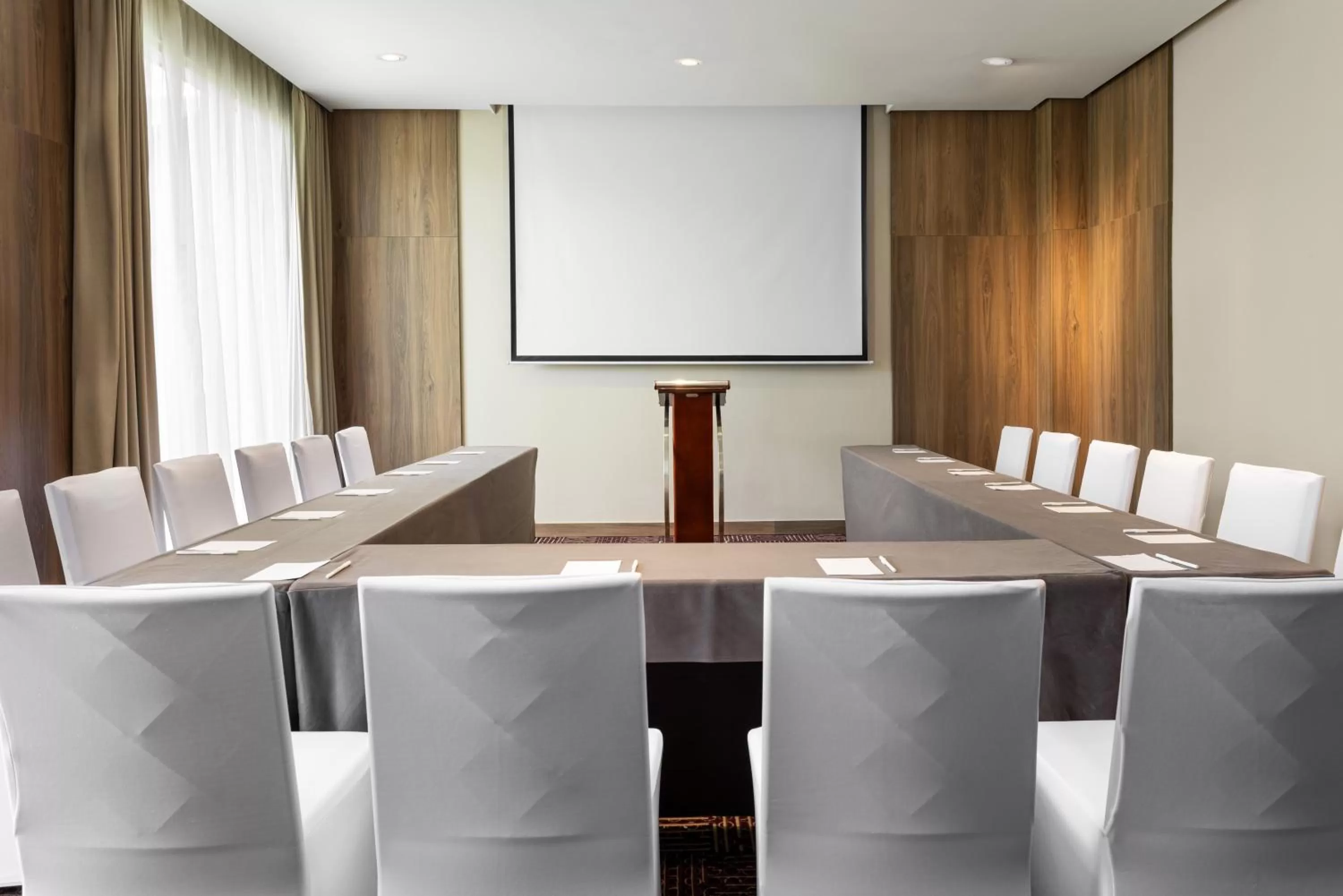 Meeting/conference room in Crowne Plaza Airport by IHG