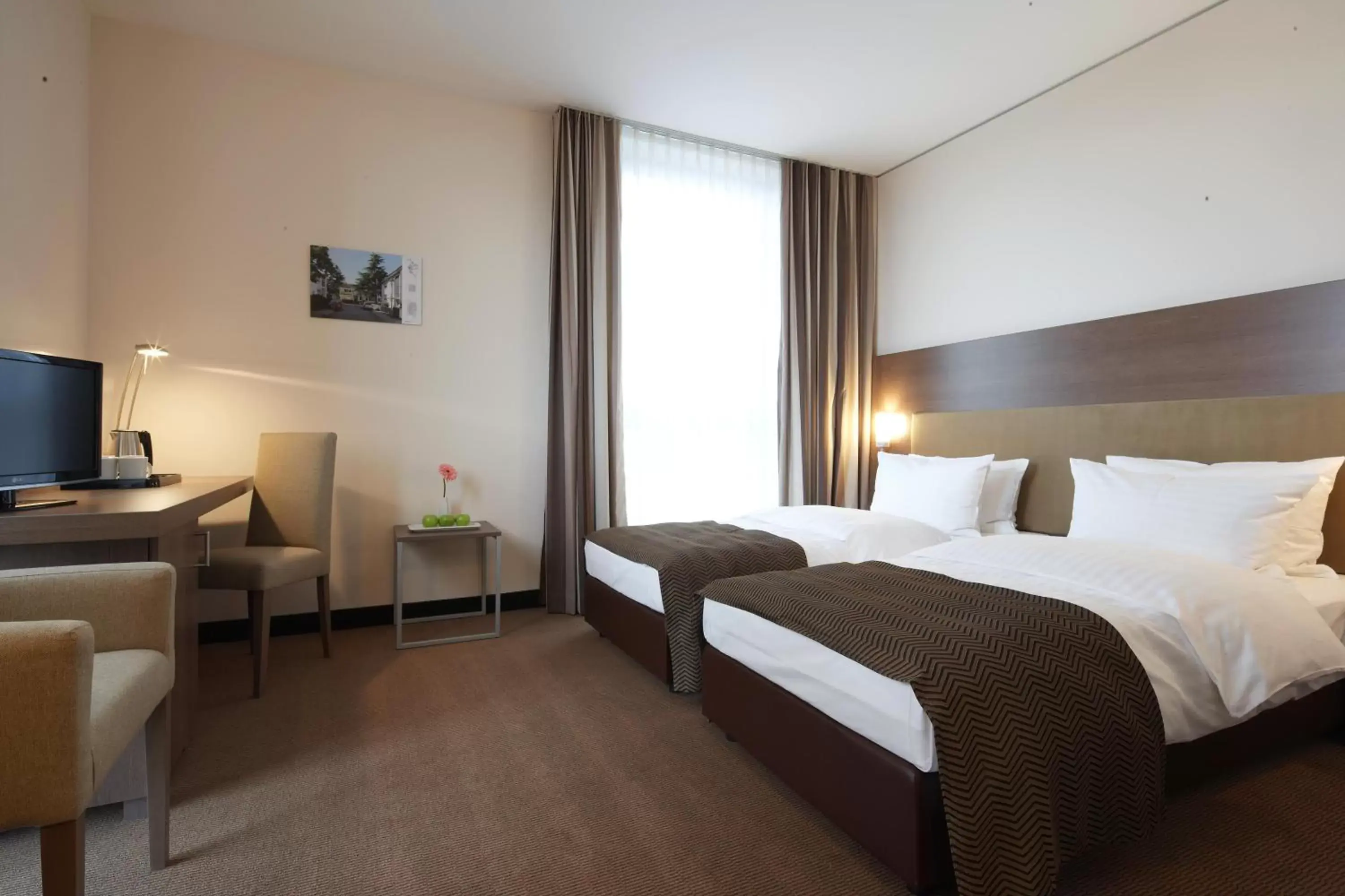 Business Plus Twin Room in IntercityHotel Mannheim Business Plus Twin Room in IntercityHotel Mannheim