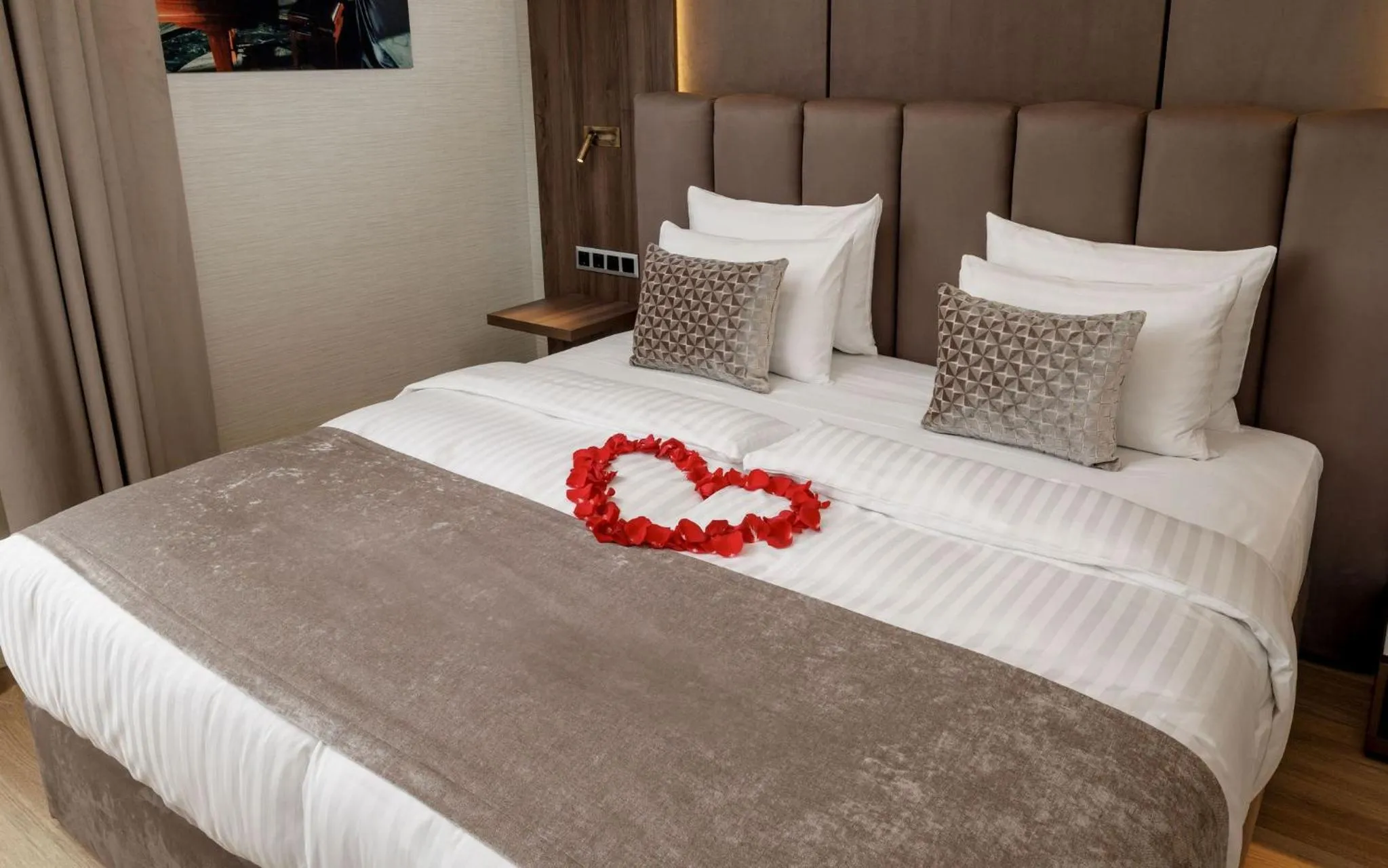 Bedroom, Bed in Anna Grand Hotel