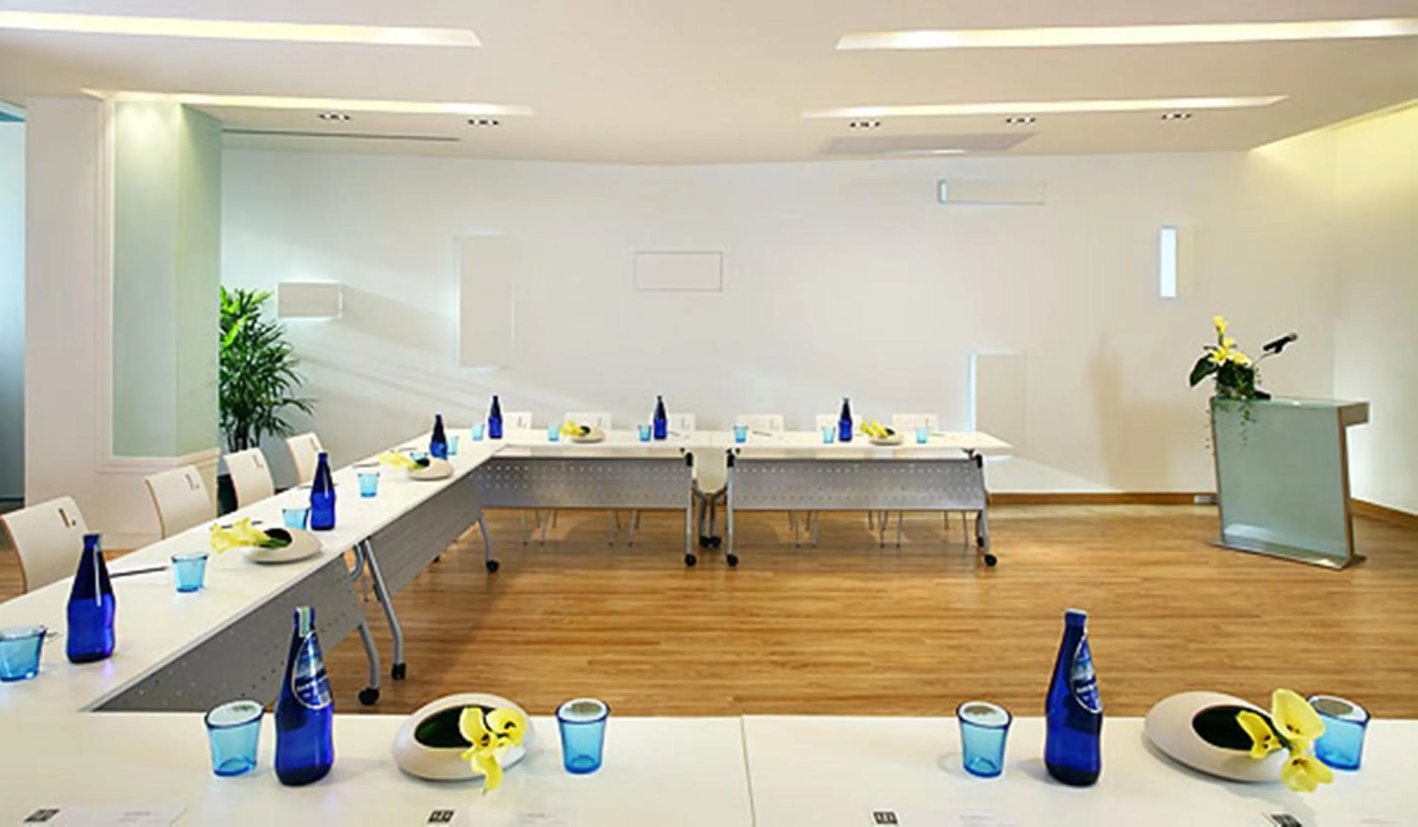 Business facilities in LiT BANGKOK Hotel