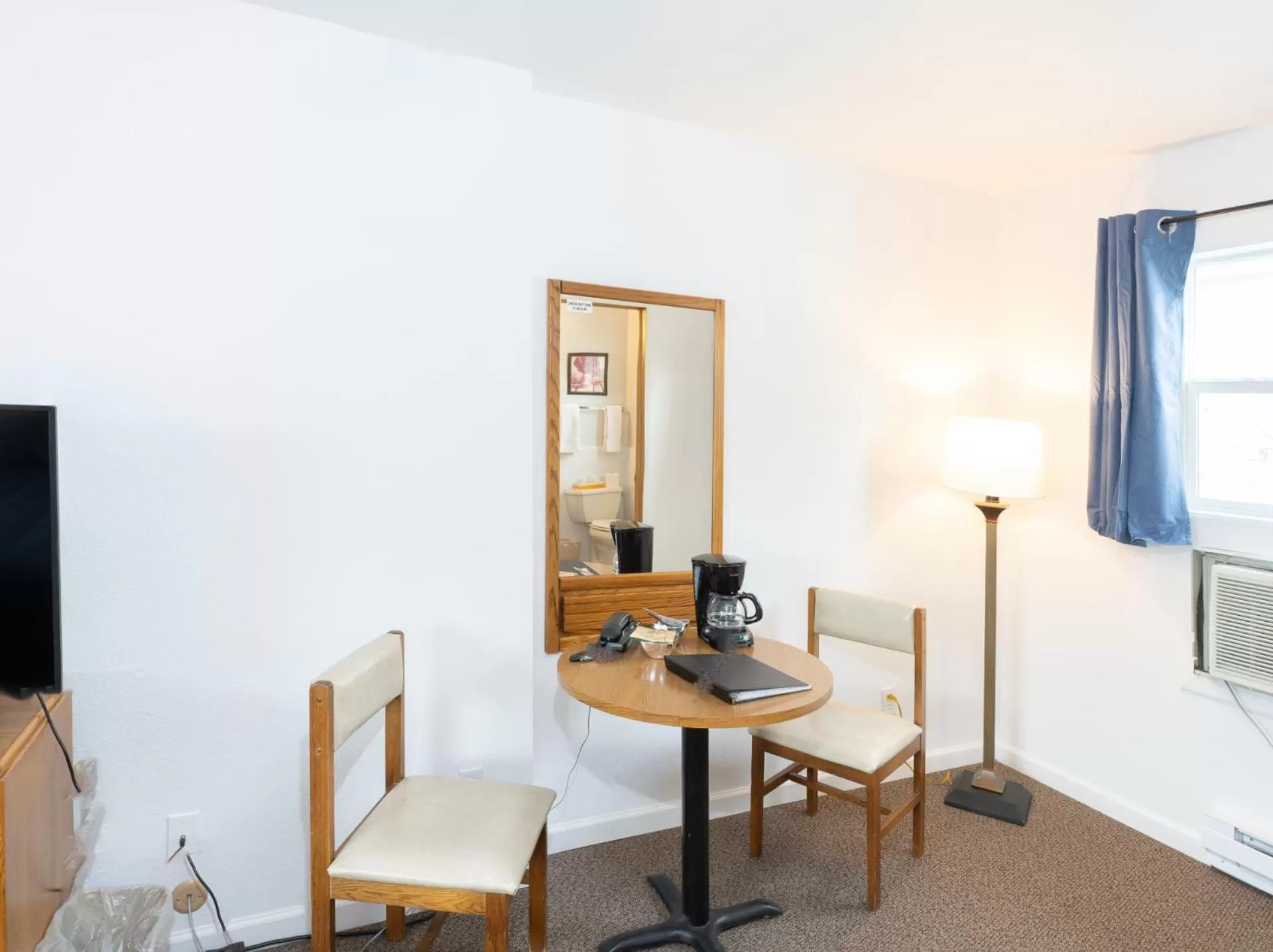 Seating Area in Siesta Motel Colfax WA
