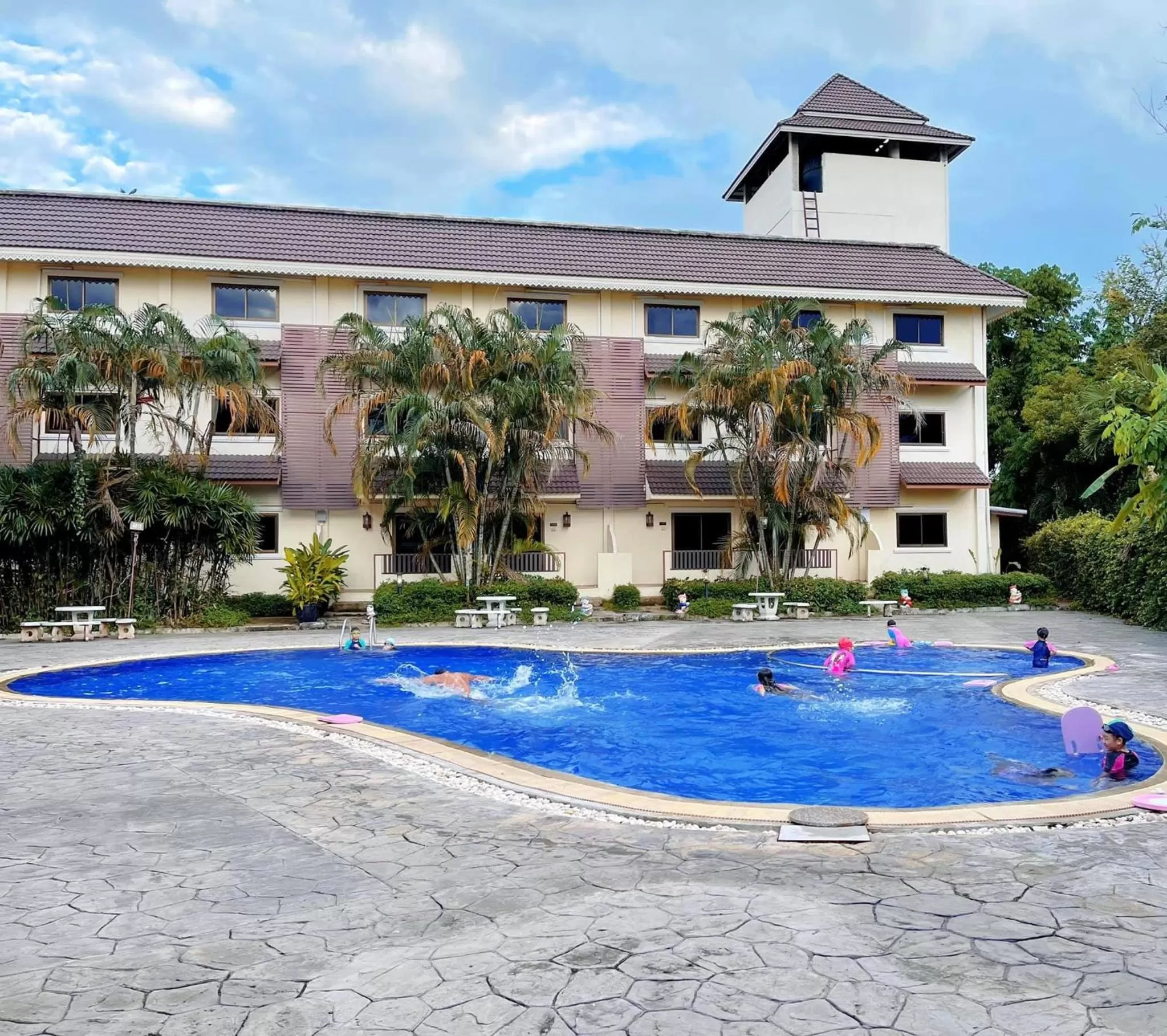 Swimming pool in Luckswan Resort Chiang Rai - SHA Extra Plus