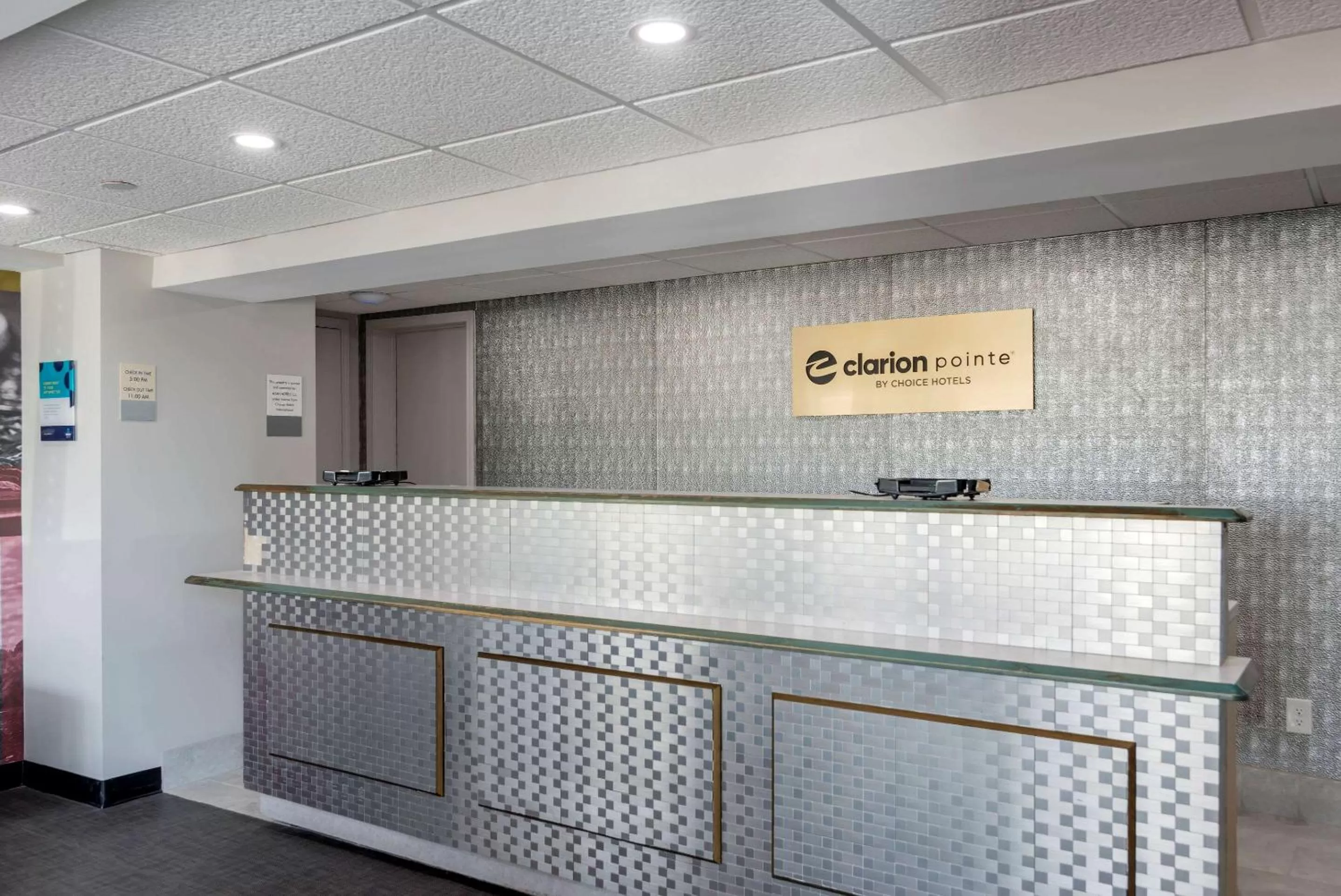 Lobby or reception in Clarion Pointe McDonough