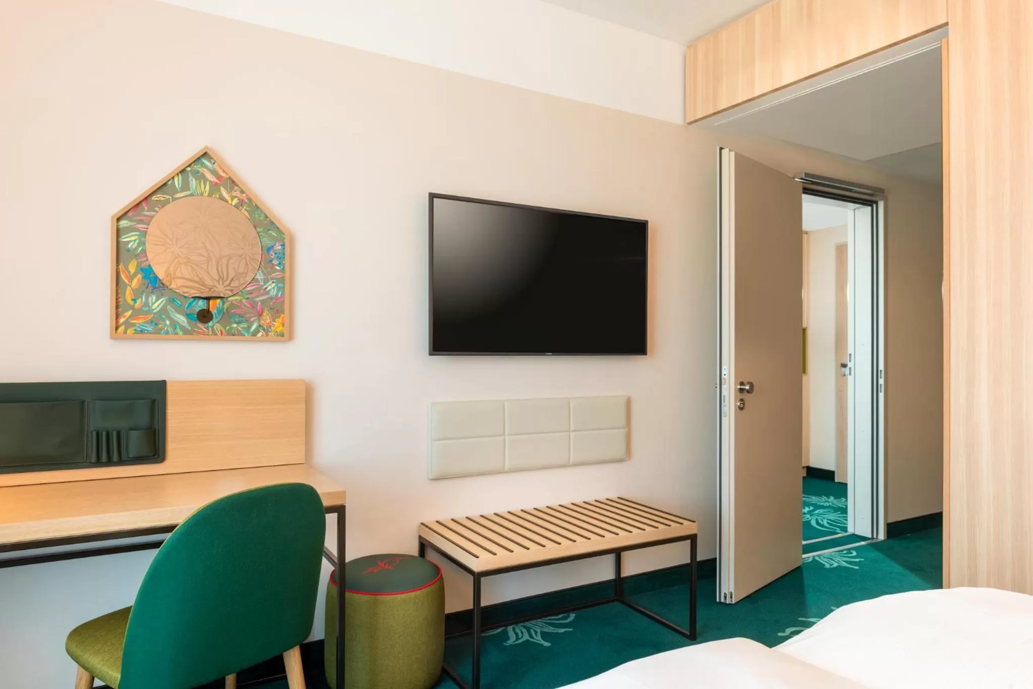 TV and multimedia, Bed in Mövenpick Hotel Stuttgart Messe & Congress