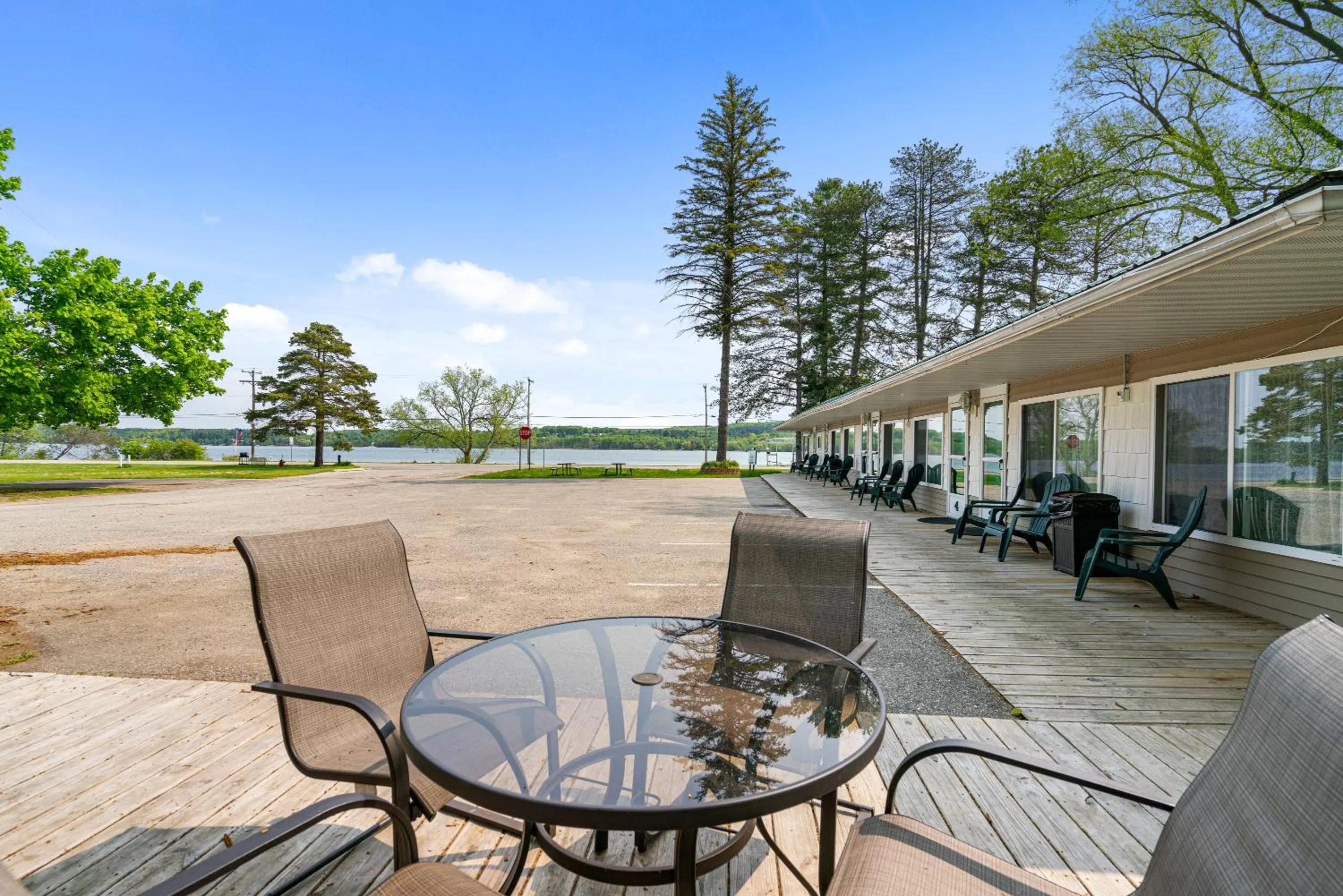 Patio, Restaurant/Places to Eat in South Arm Retreats