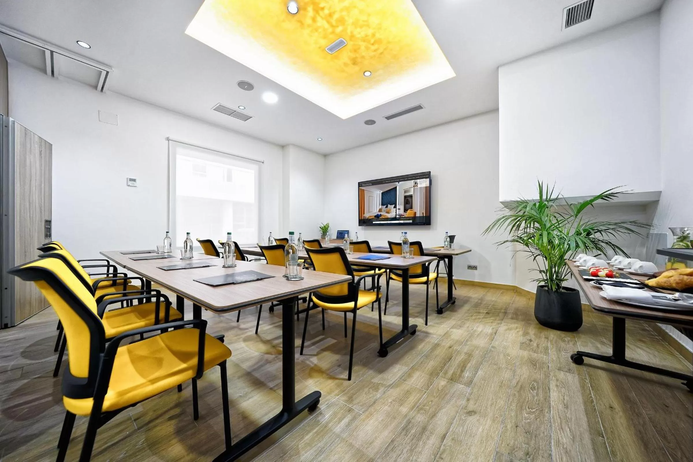 Meeting/conference room in Design Plus Bex Hotel