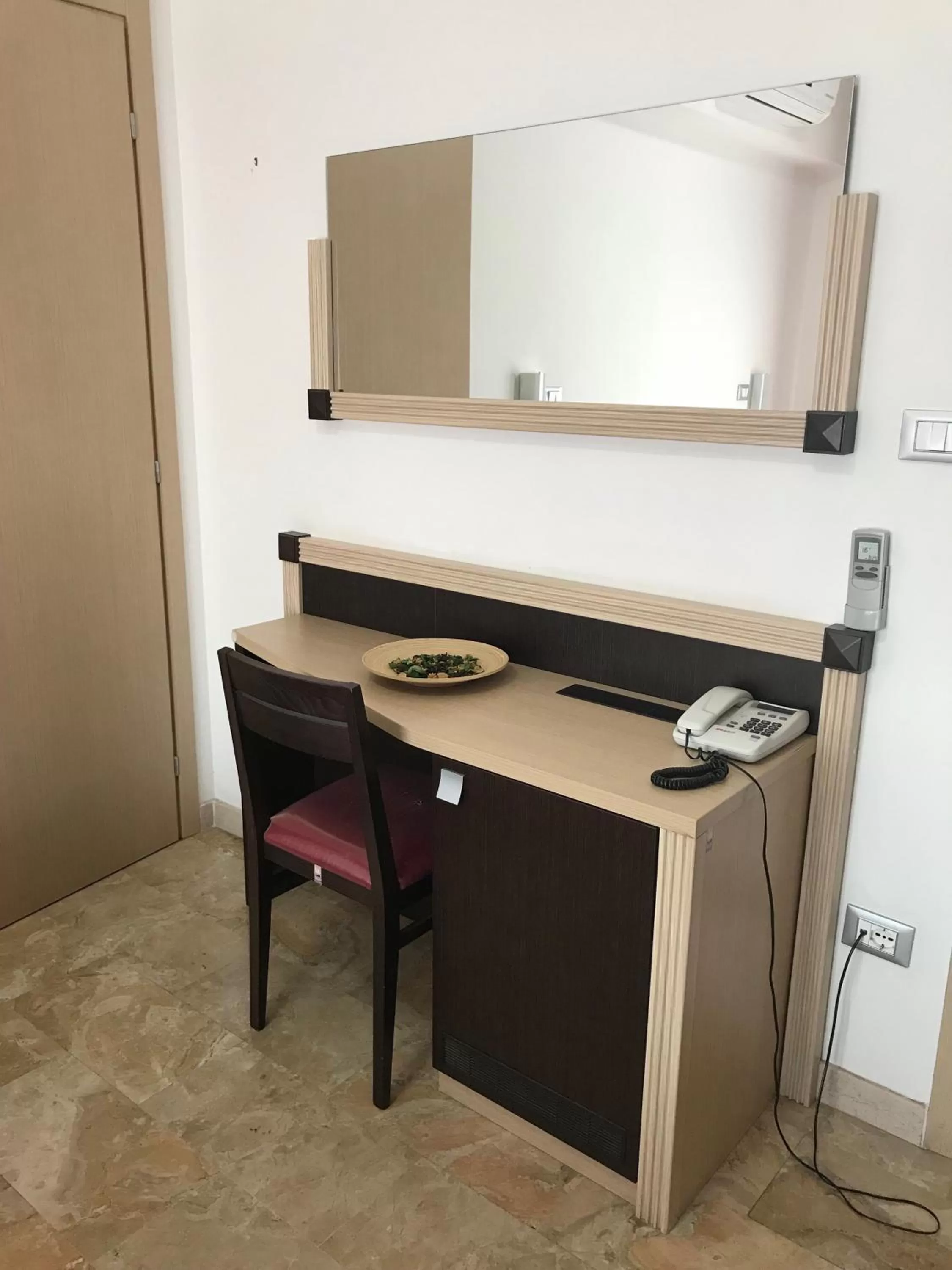 Bedroom in Rosso Di Sera