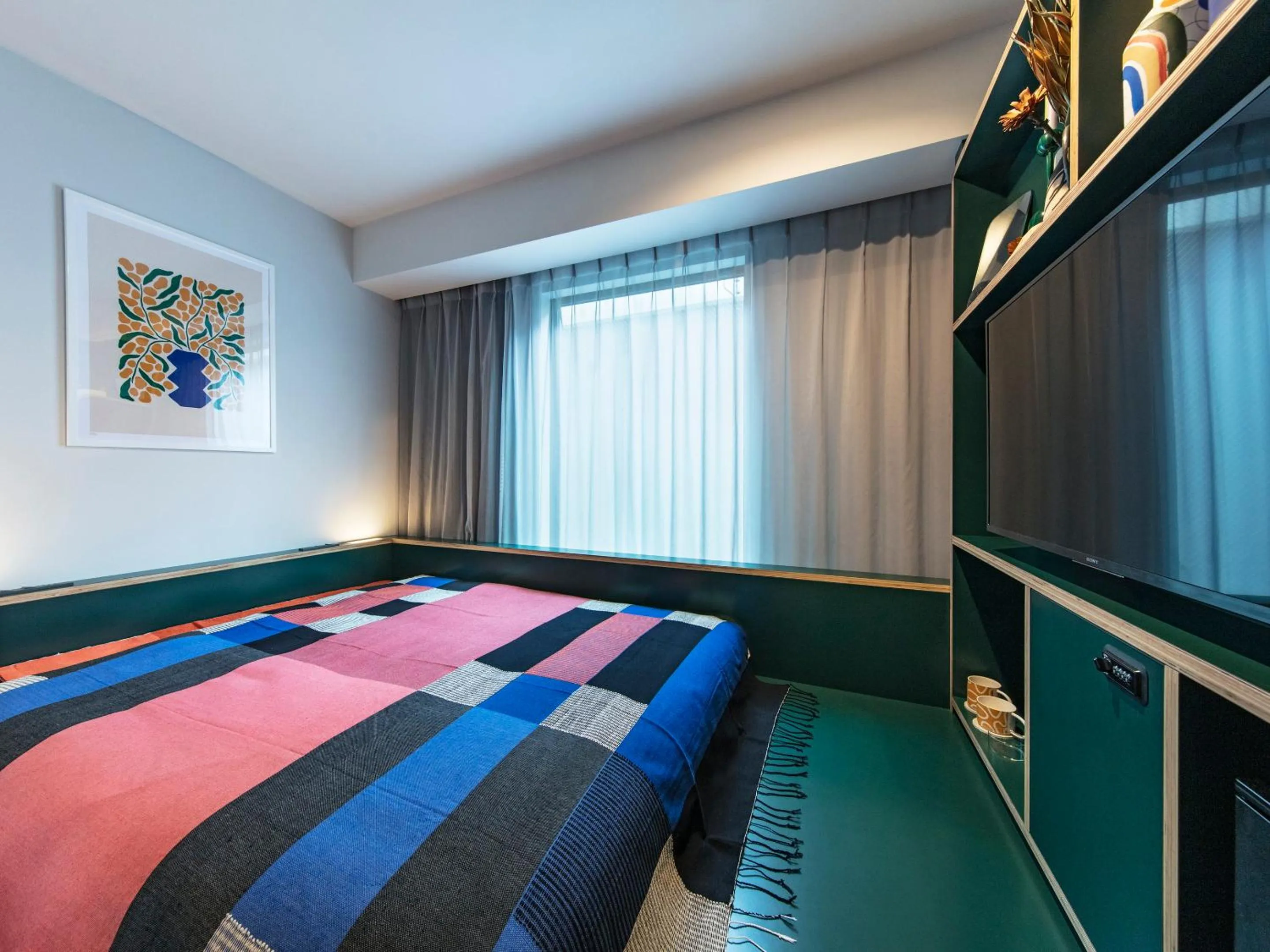 Photo of the whole room, Bed in all day place shibuya