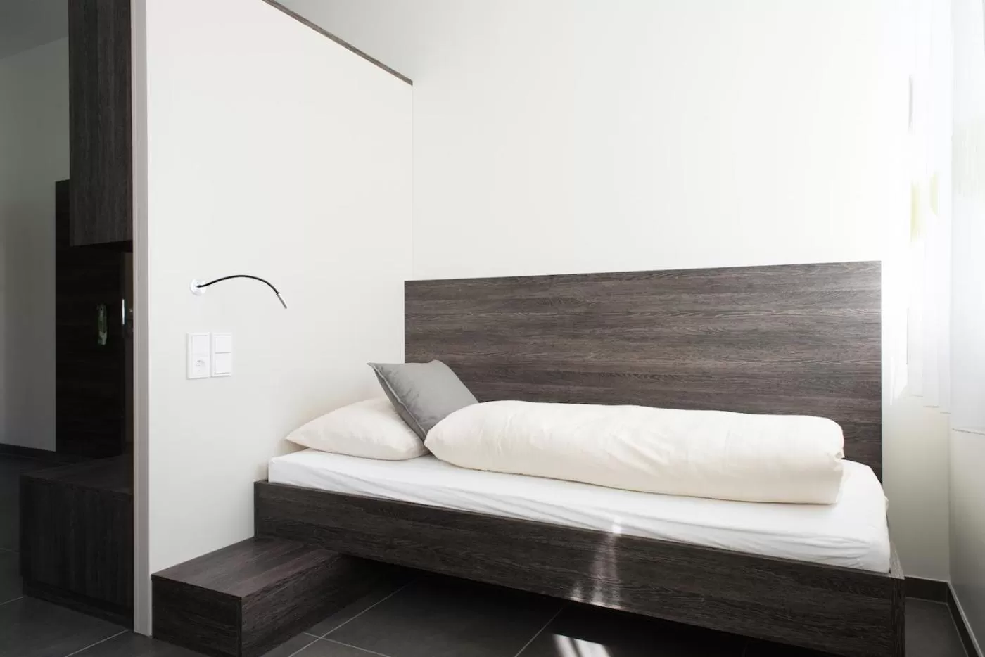 Photo of the whole room, Bed in eee Hotel Traun