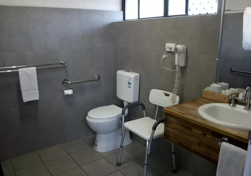 Bathroom in The Plains Motor Inn