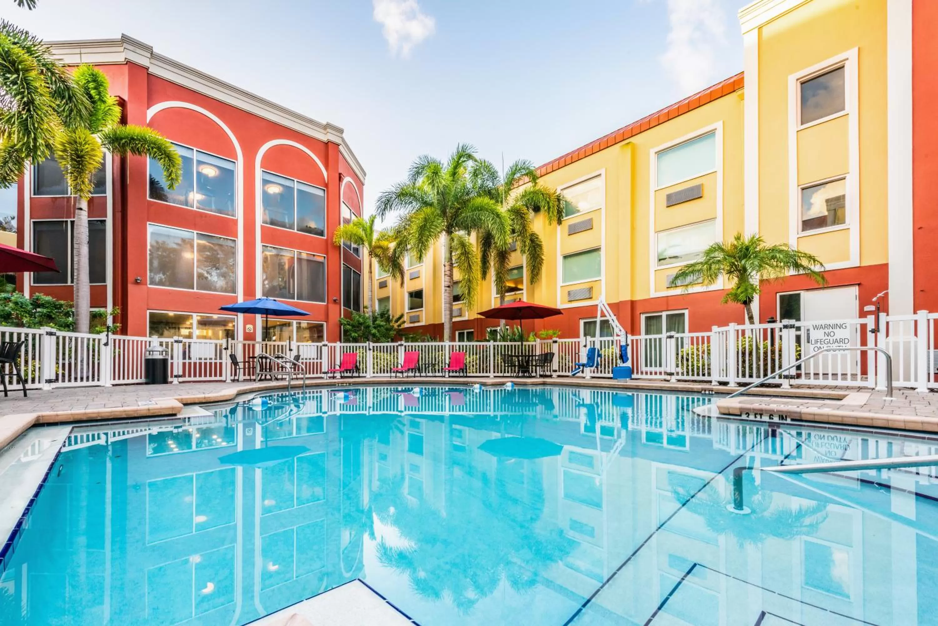 Property building in Holiday Inn Express Hotel & Suites Bradenton West by IHG