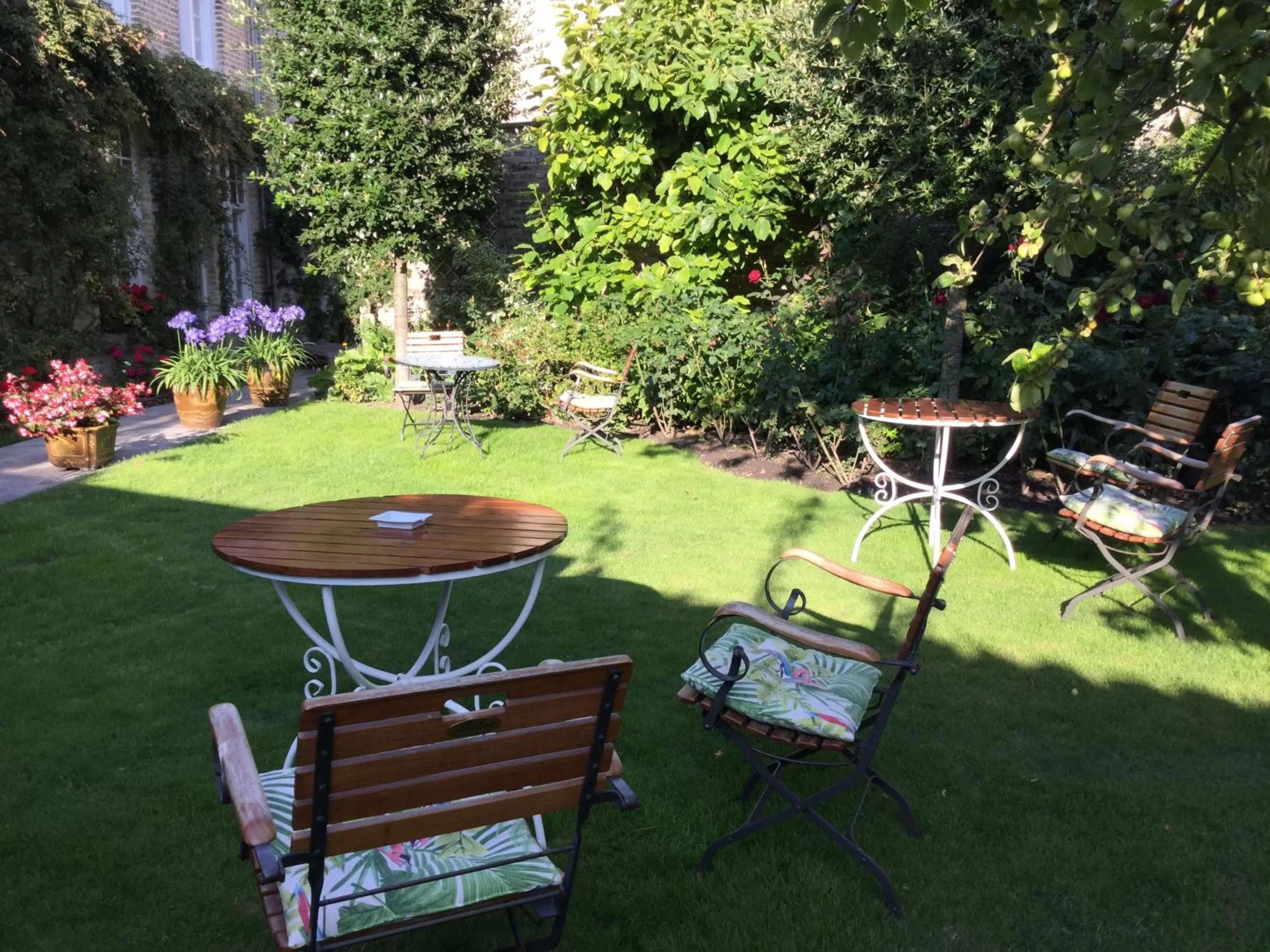 Garden in B&B Auberge De Klasse