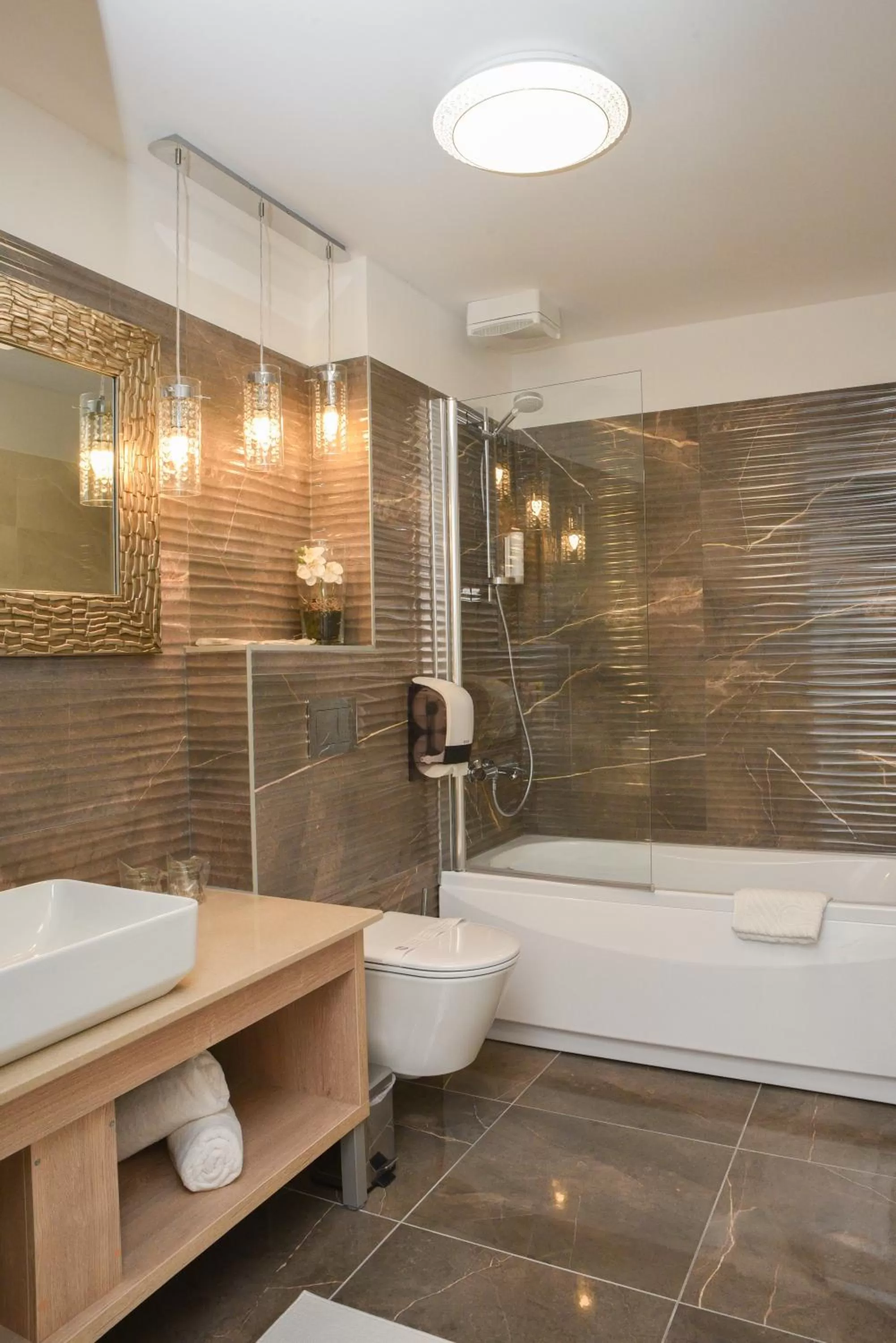 Toilet in Hotel Meduza