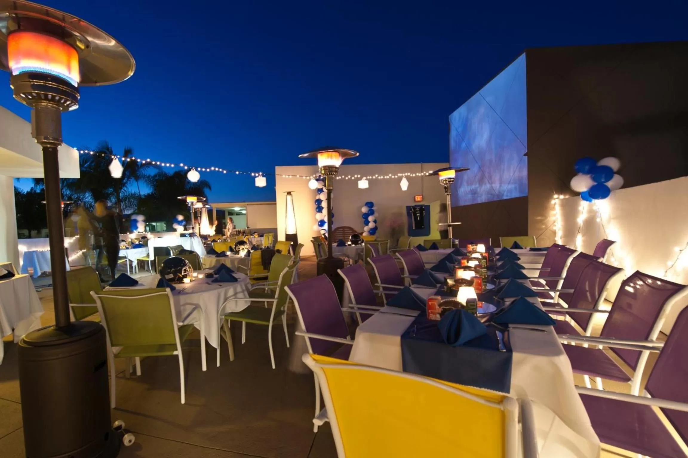 Restaurant/places to eat in Lemon Tree Inn