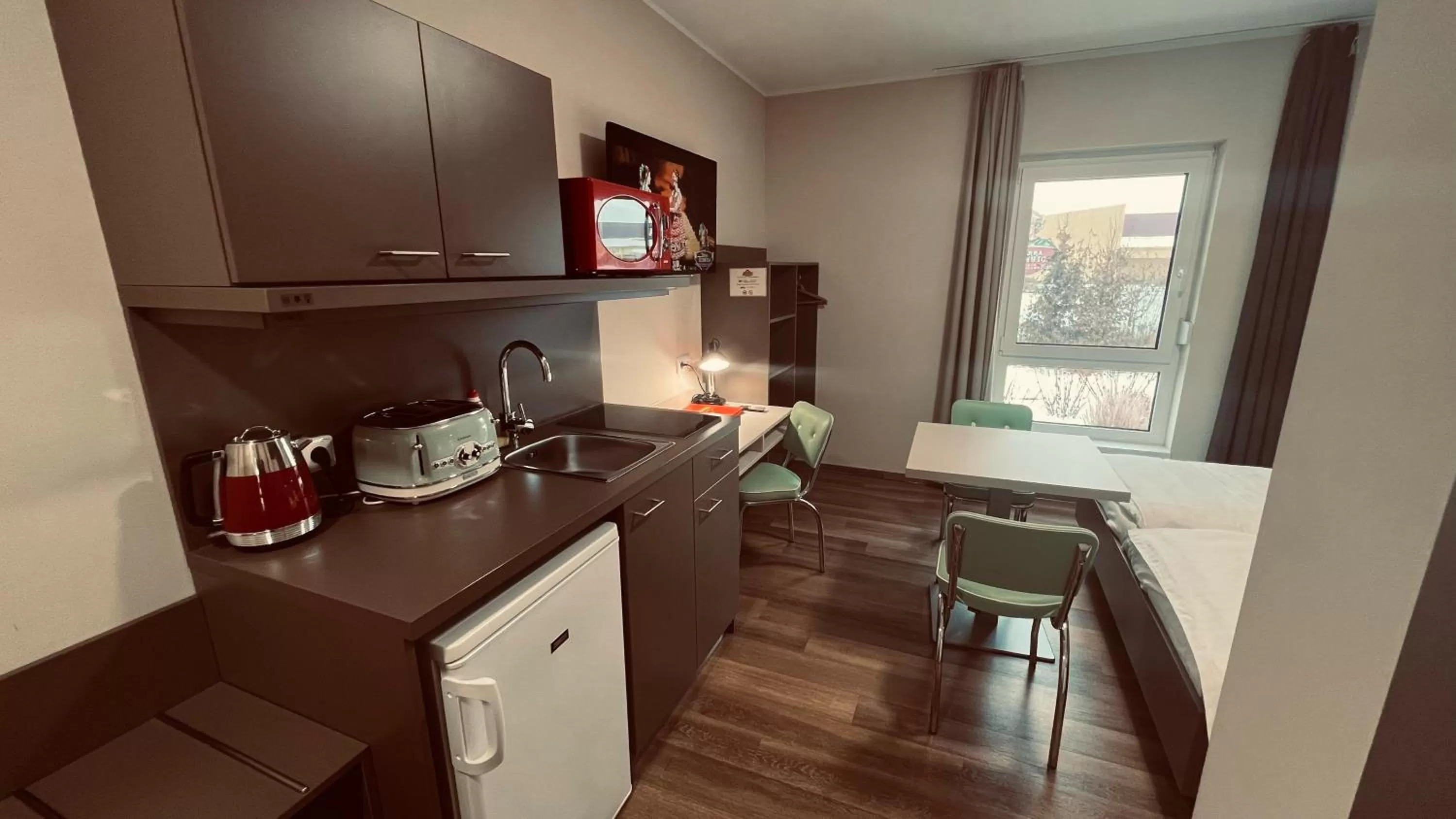 Kitchen/Kitchenette in Jukebox Hotel