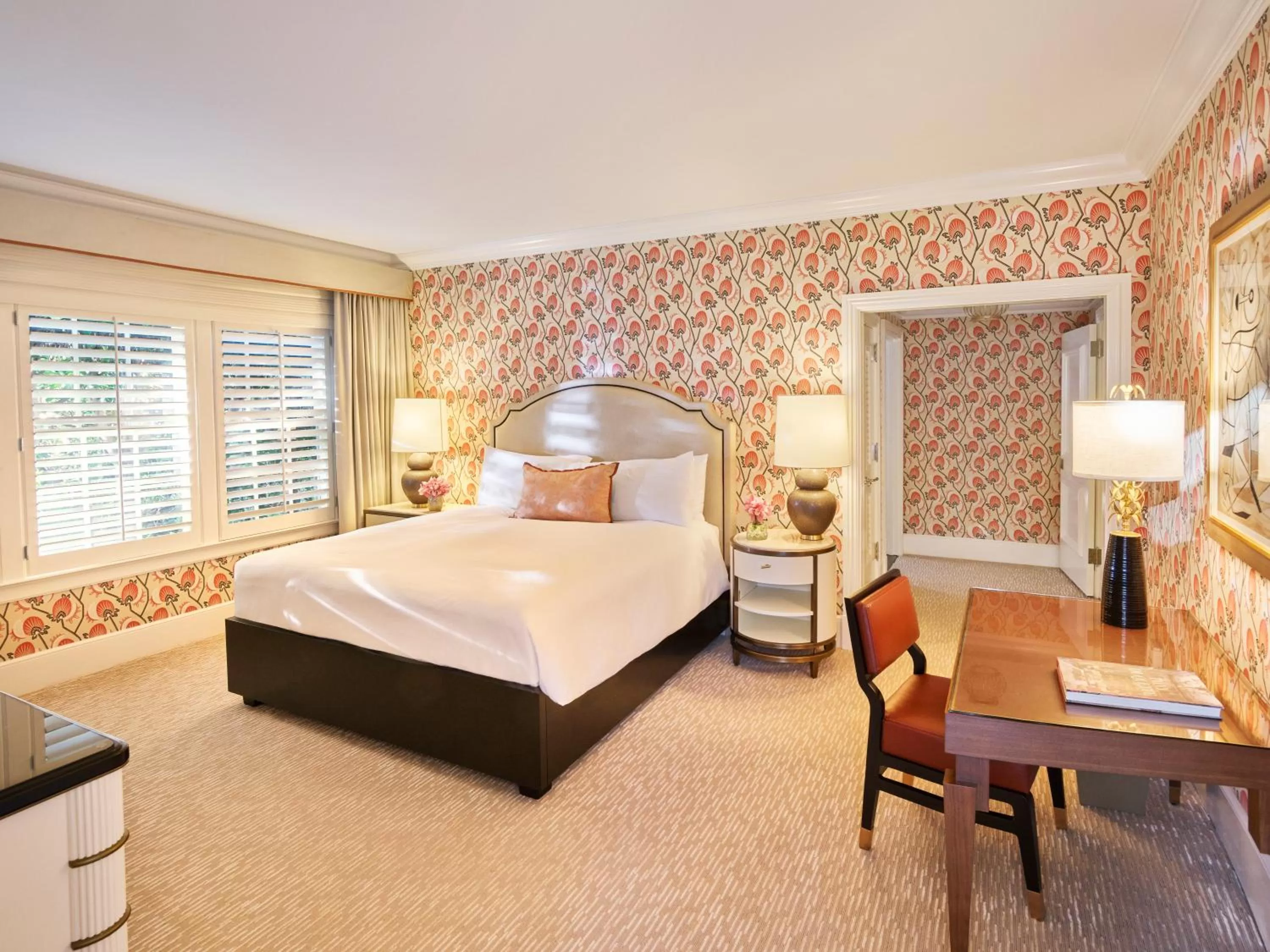 Bedroom, Bed in The Beverly Hills Hotel - Dorchester Collection