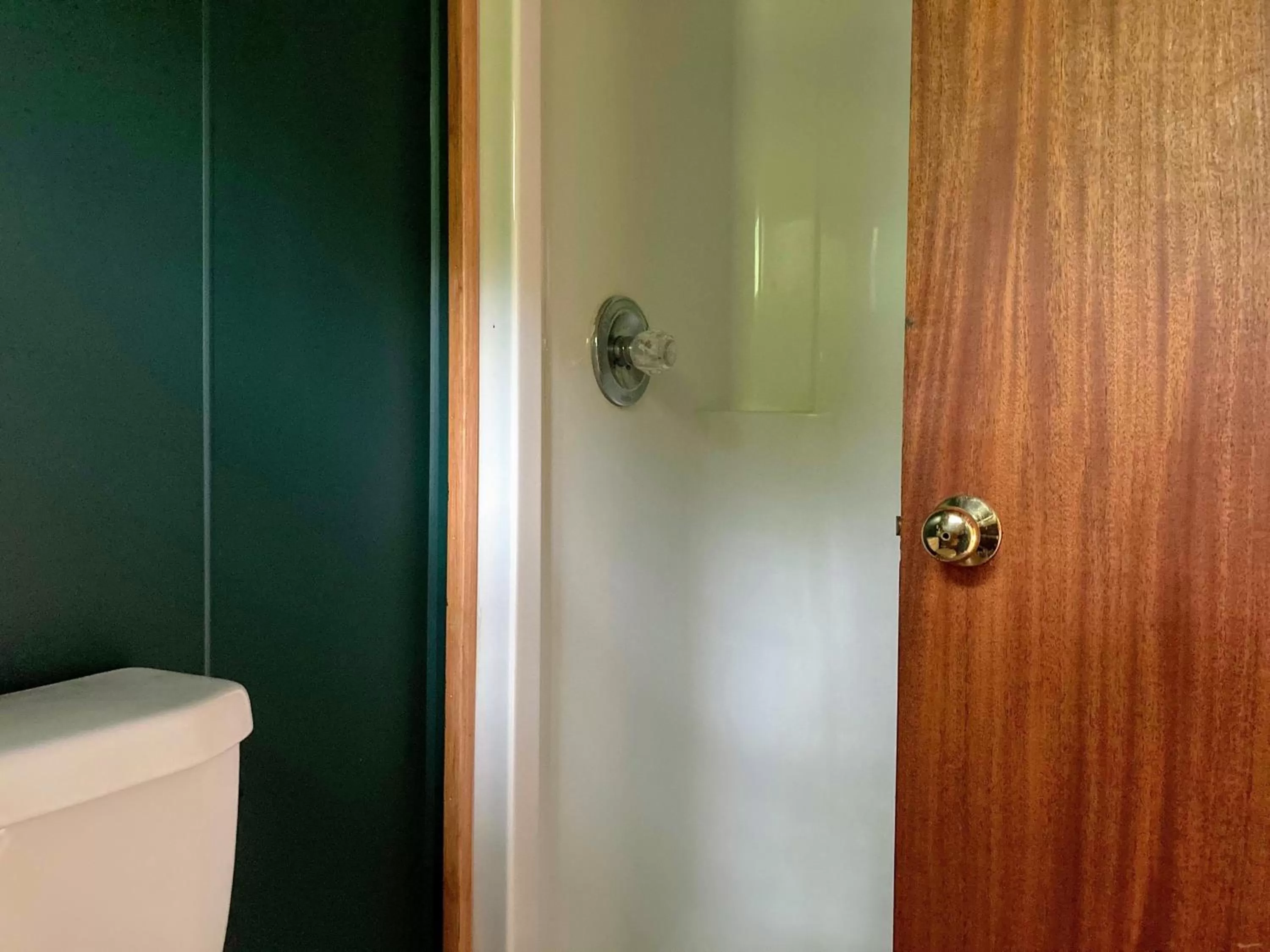 Bathroom in The Lorca Adirondacks Motel