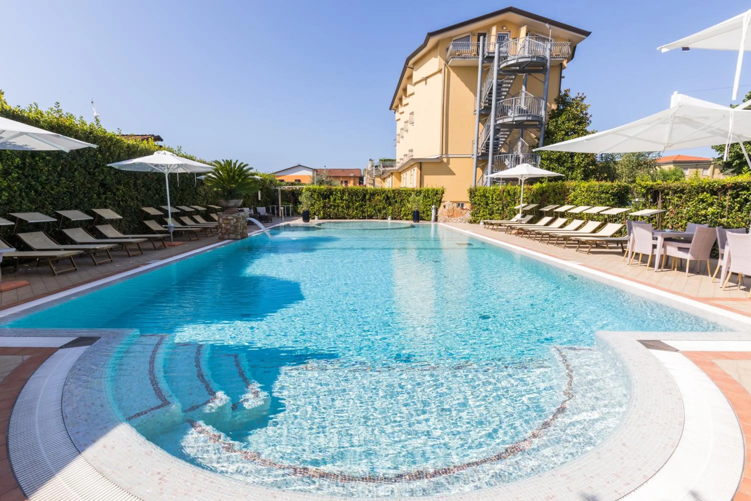Swimming pool in Hotel Villa Tiziana
